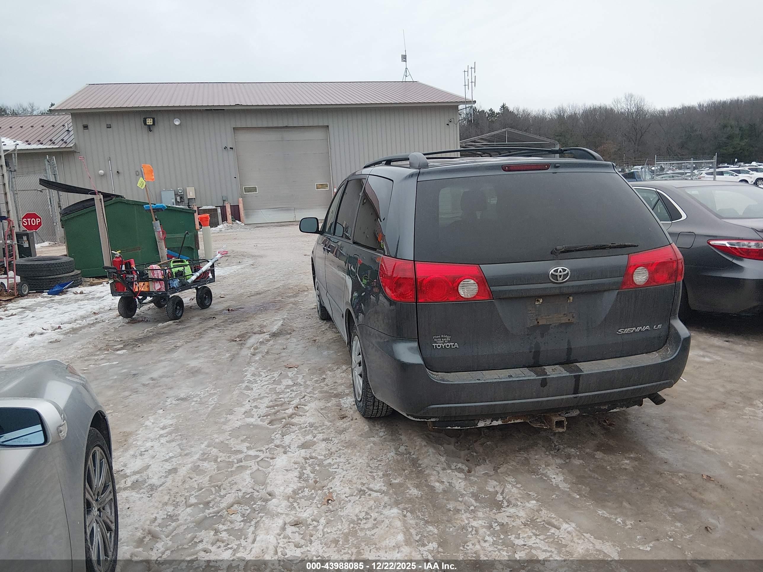TOYOTA SIENNA image 3