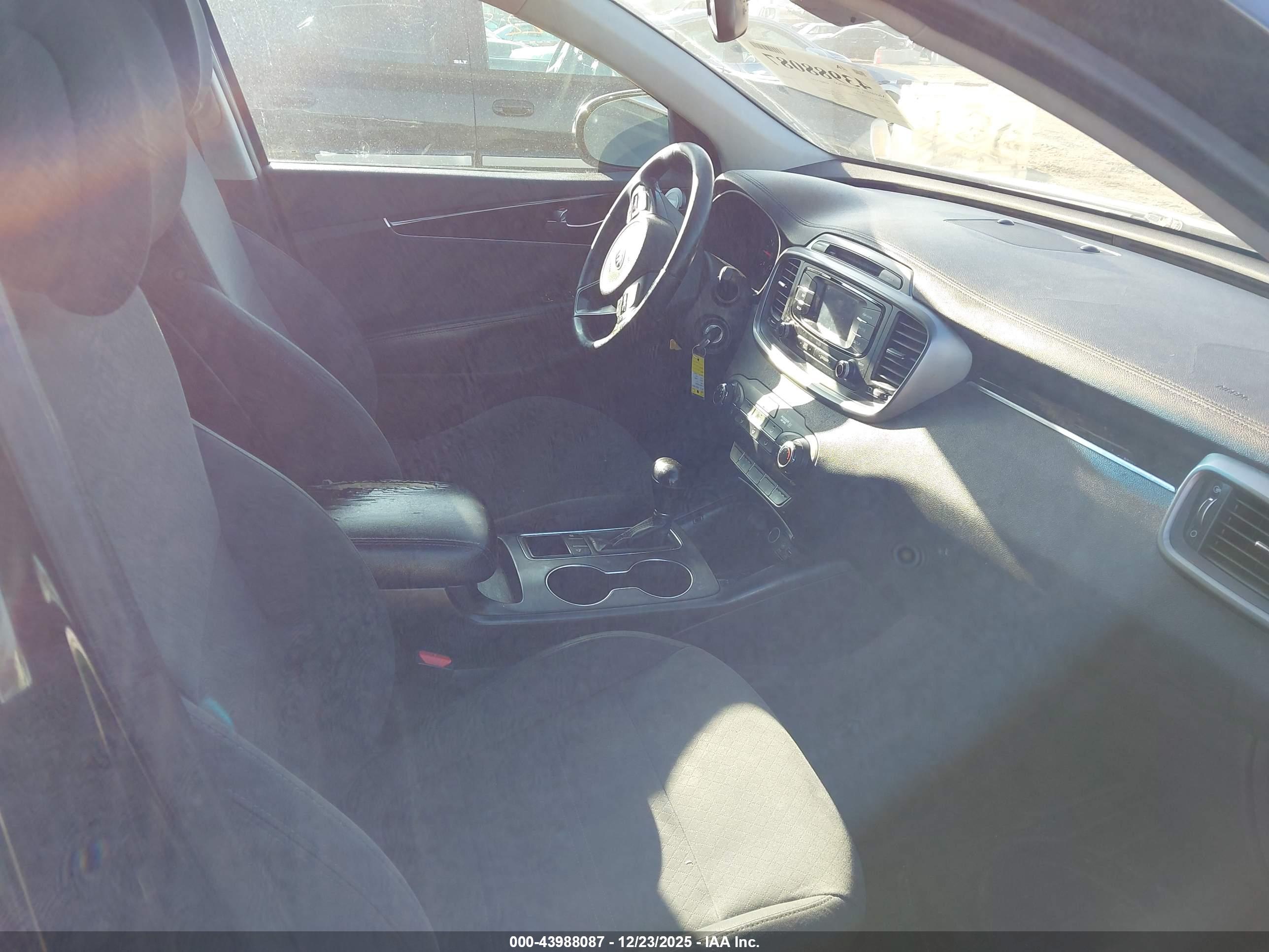 KIA SORENTO image 5