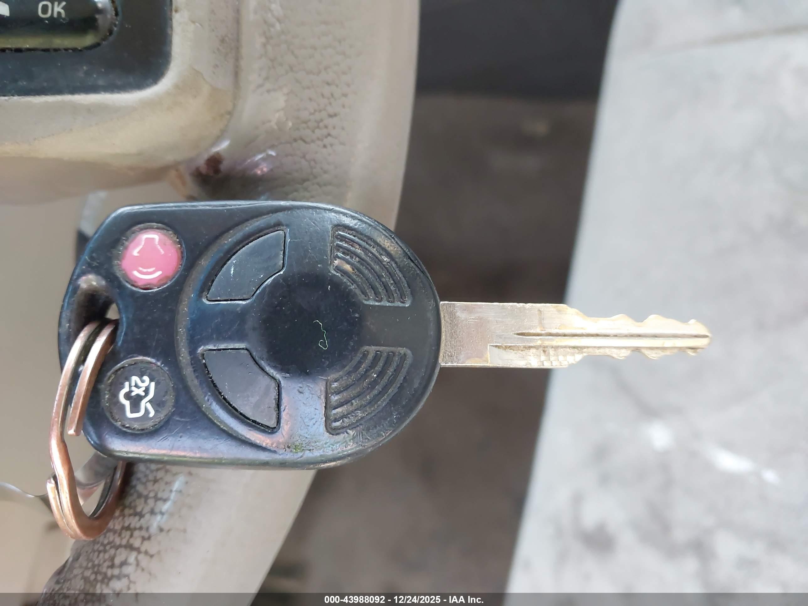 FORD EXPEDITION image 11