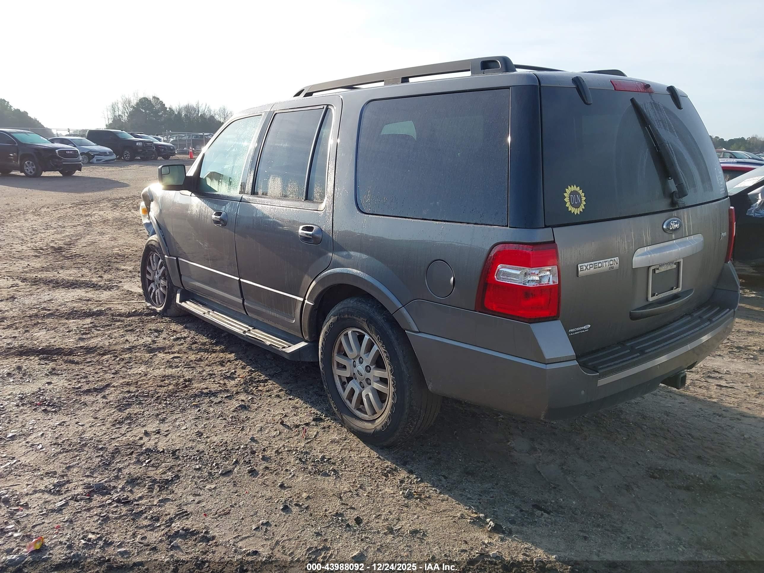 FORD EXPEDITION image 3