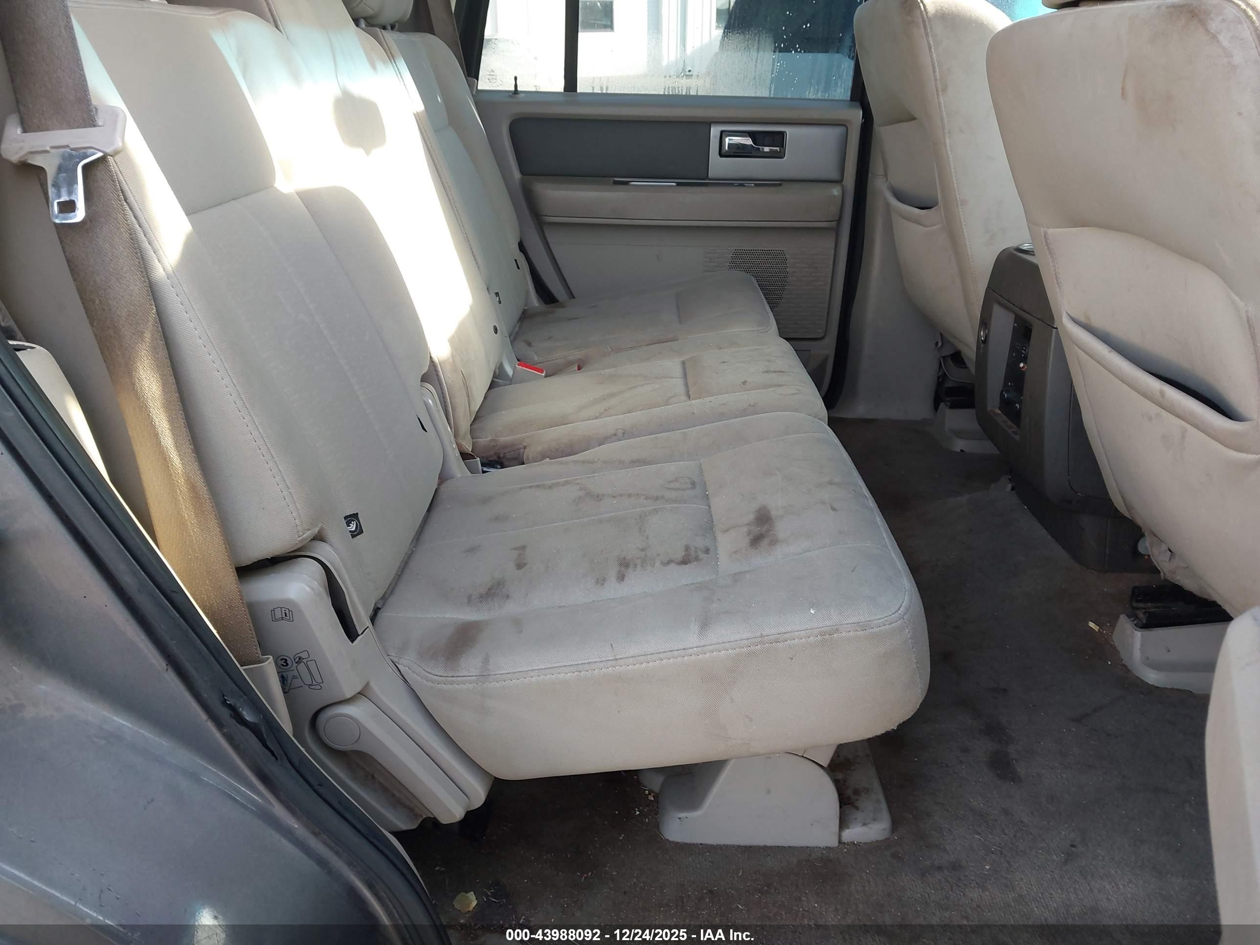 FORD EXPEDITION image 8
