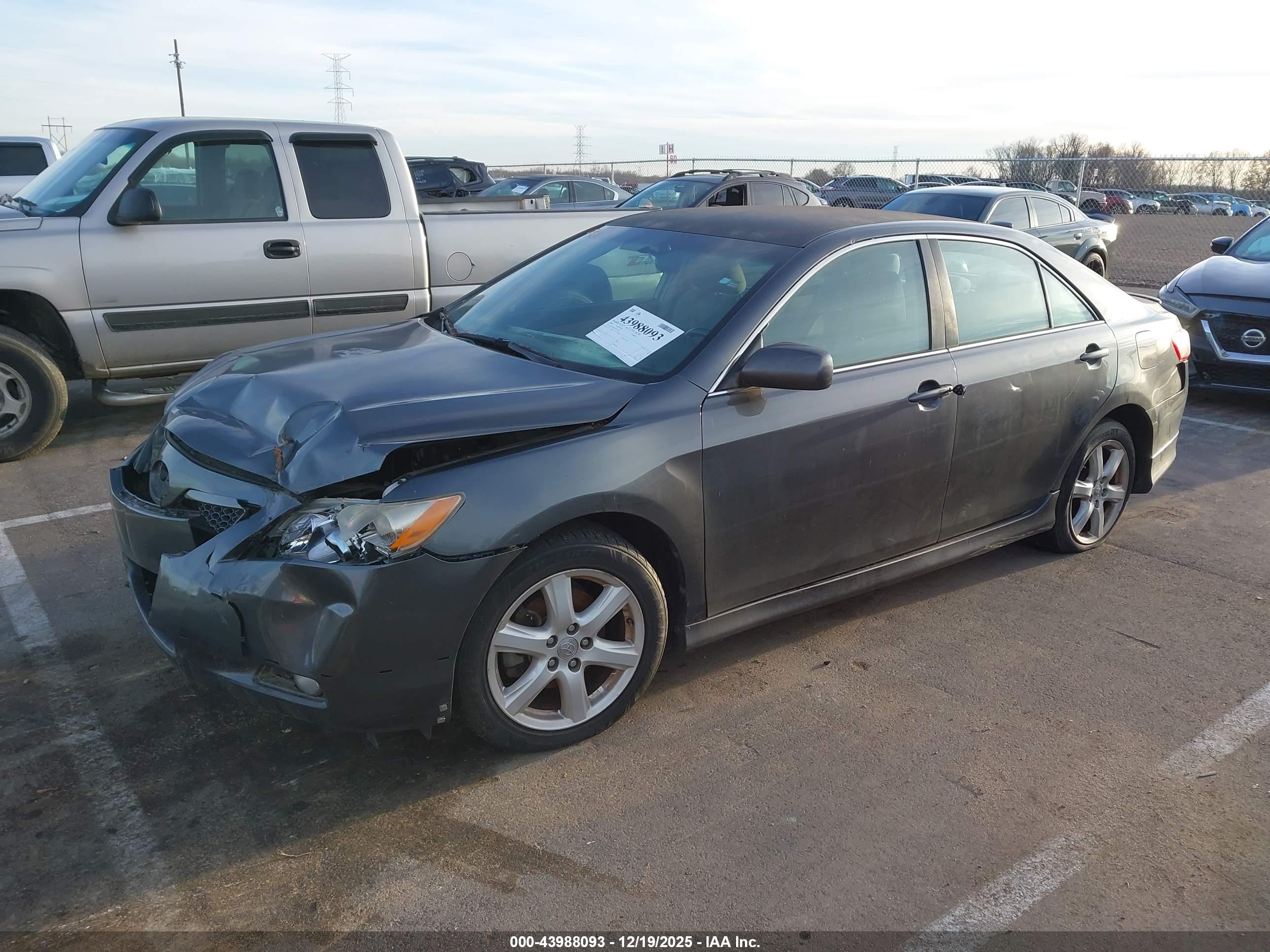 TOYOTA CAMRY image 2