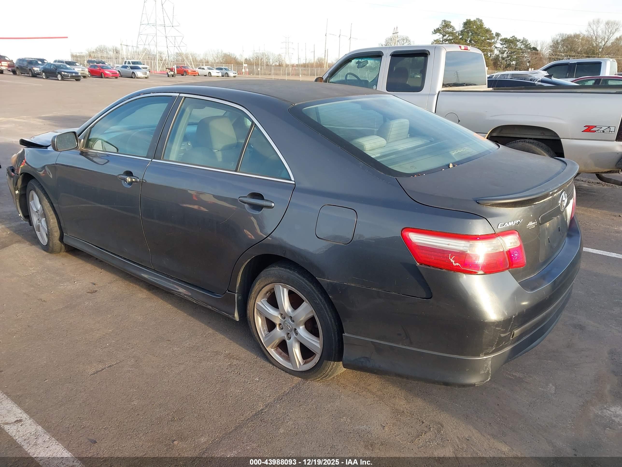 TOYOTA CAMRY image 3