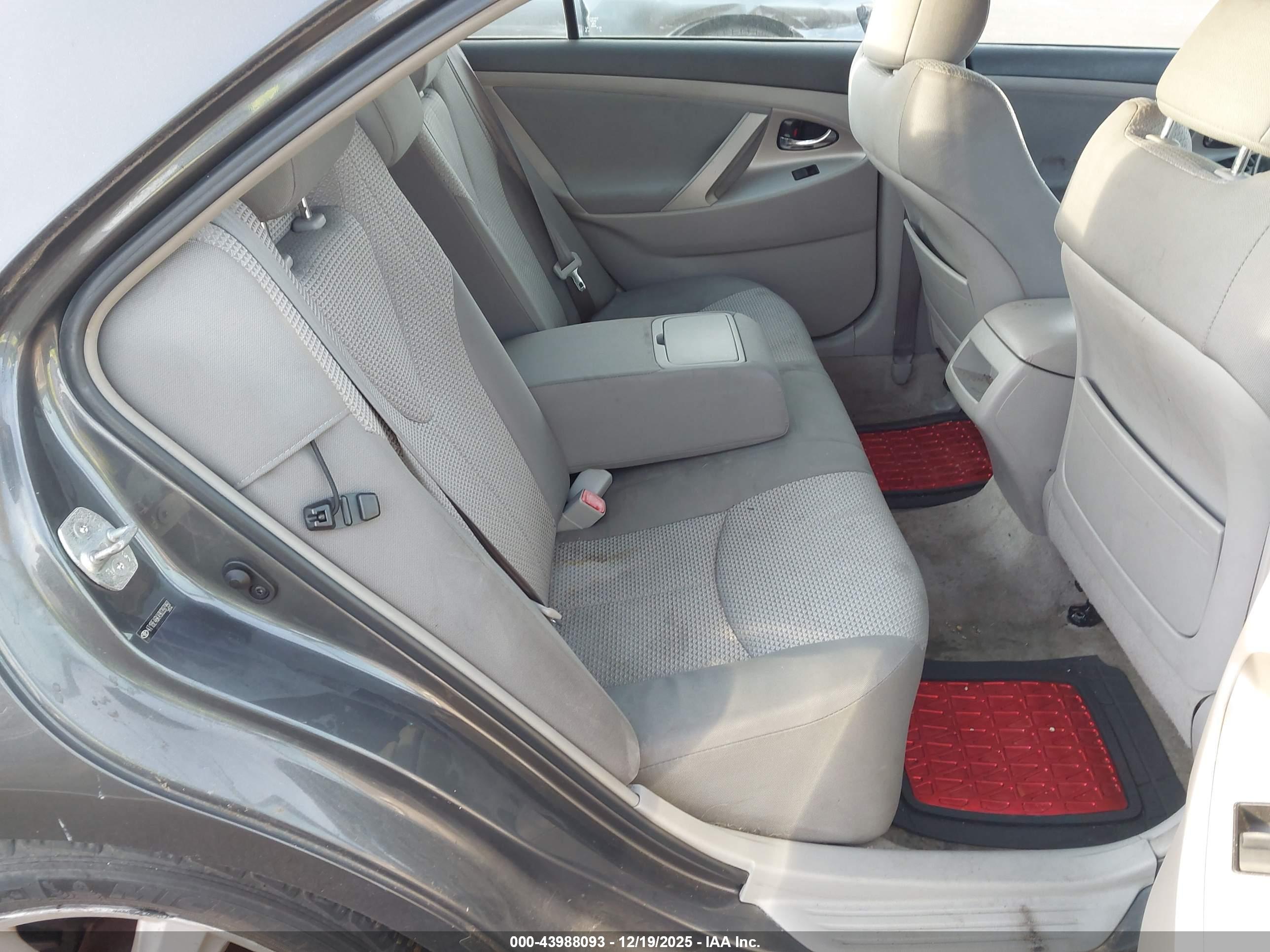 TOYOTA CAMRY image 8