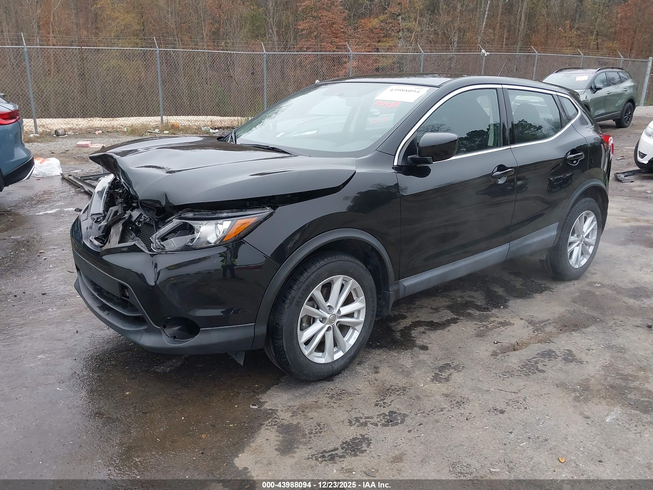 NISSAN ROGUE image 2
