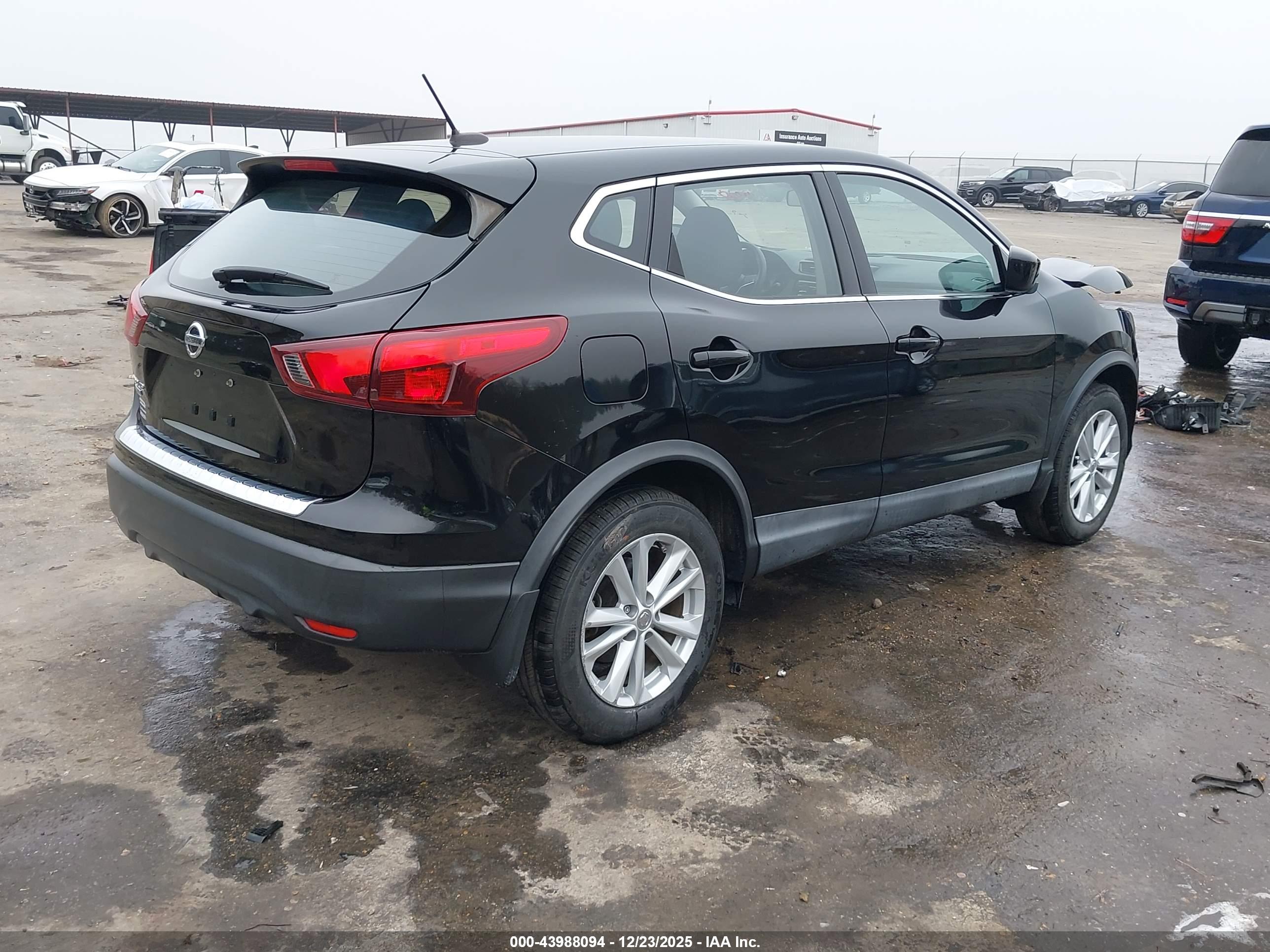 NISSAN ROGUE image 4