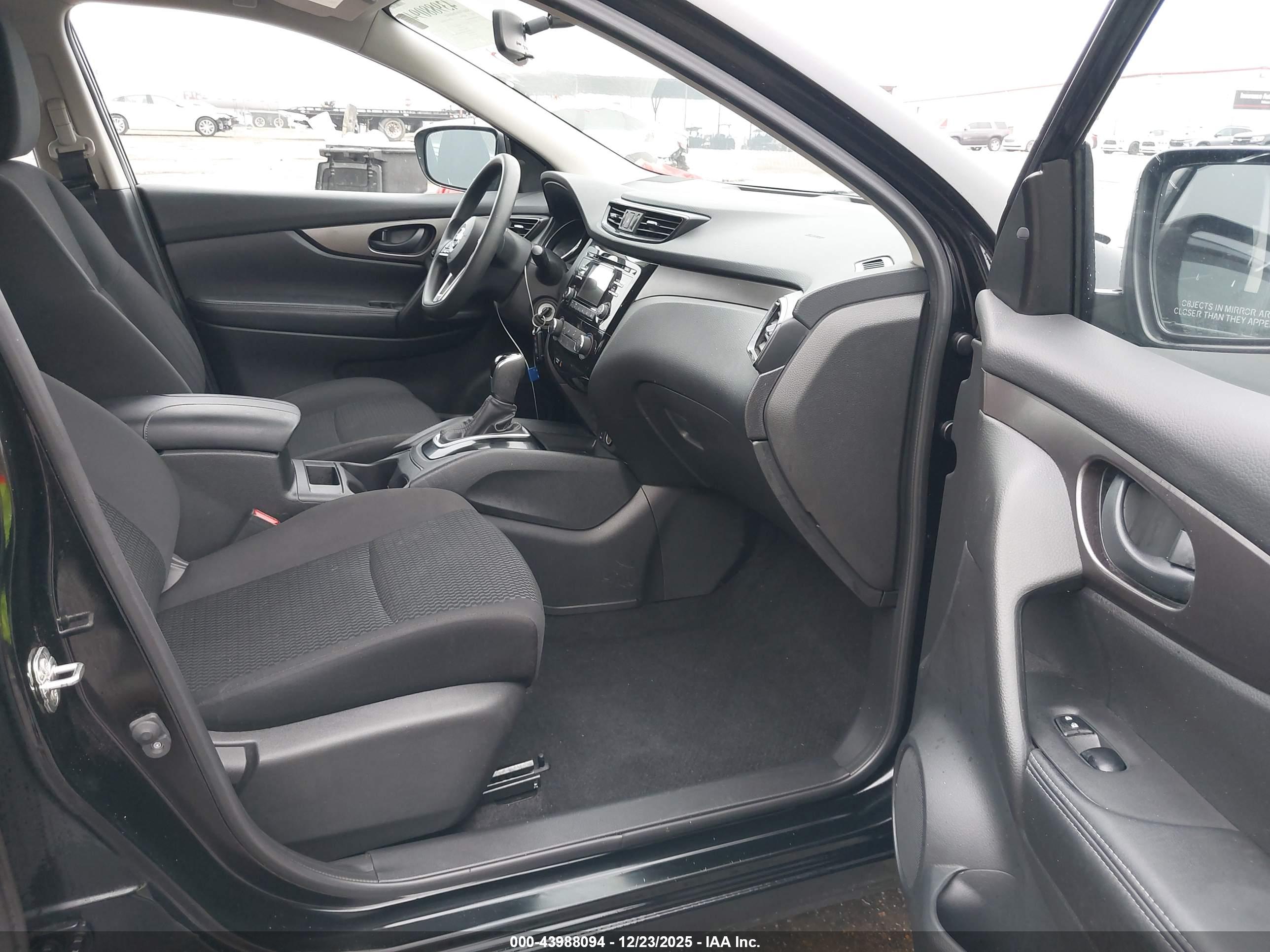 NISSAN ROGUE image 5