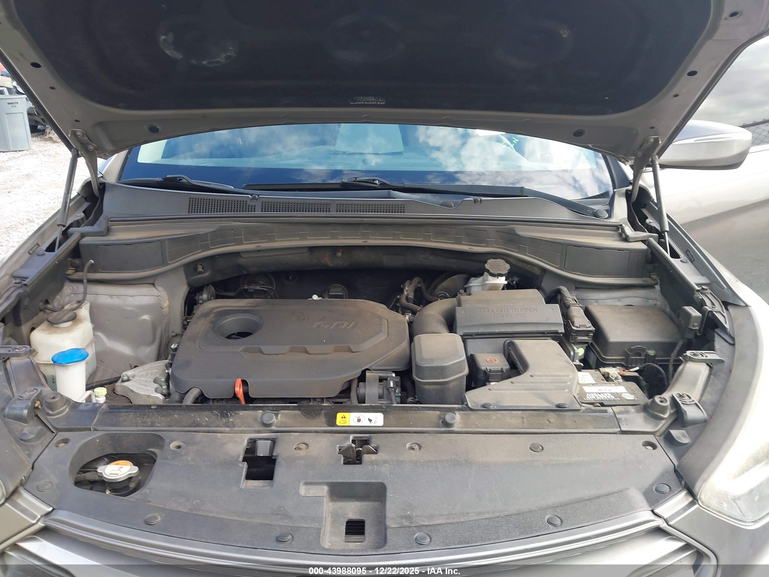 HYUNDAI SANTA image 10