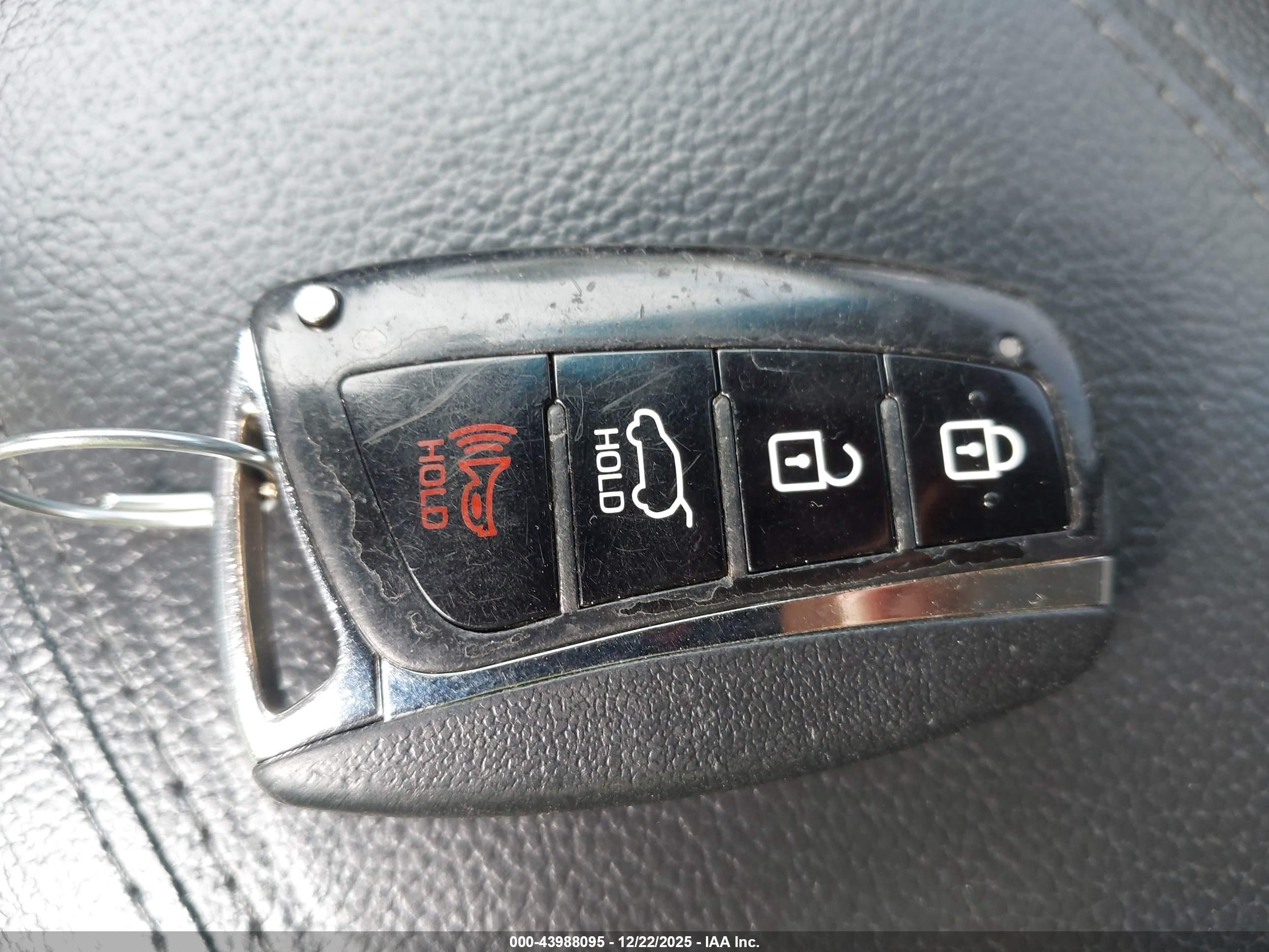HYUNDAI SANTA image 11