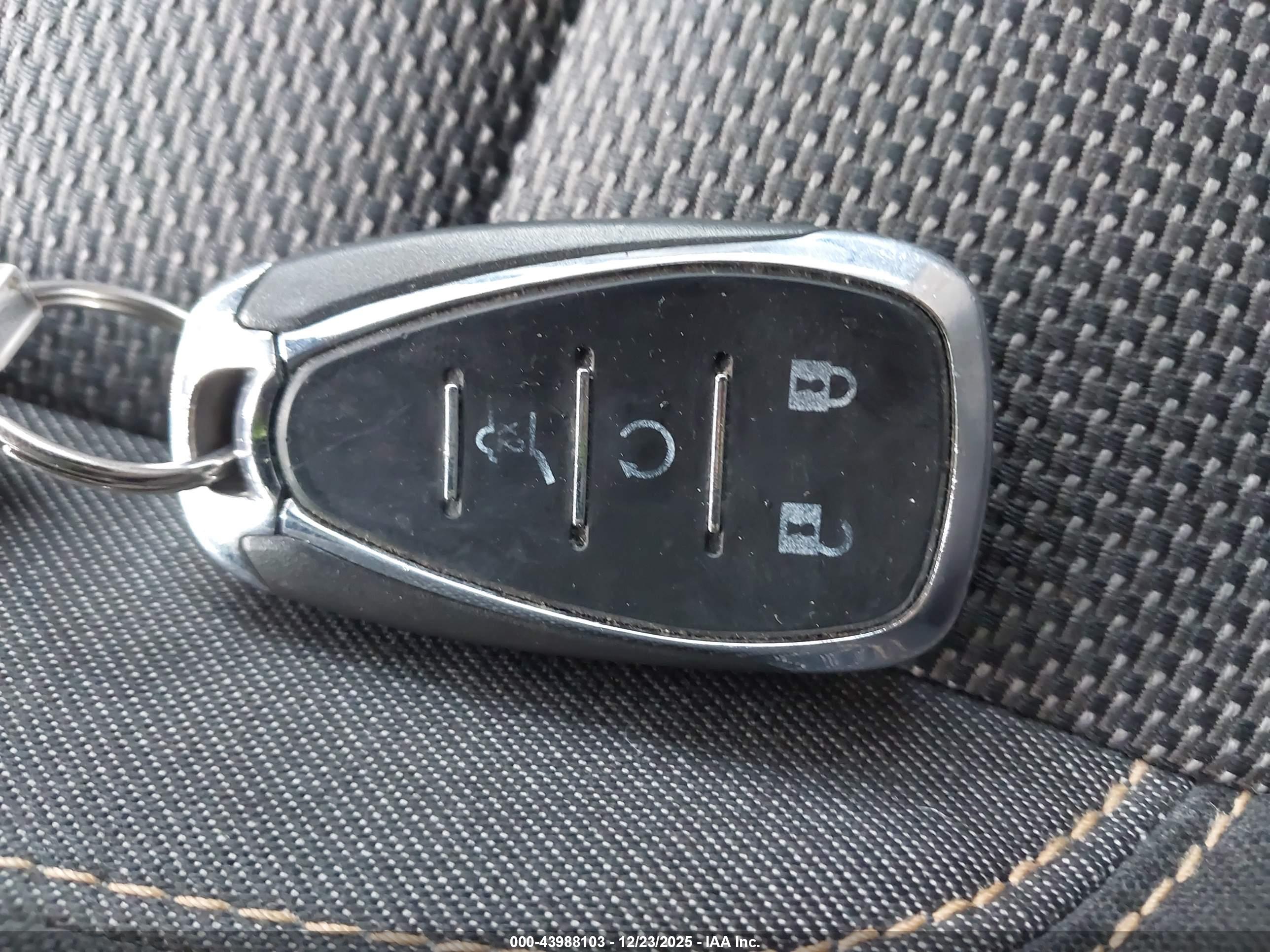 CHEVROLET TRAVERSE image 11