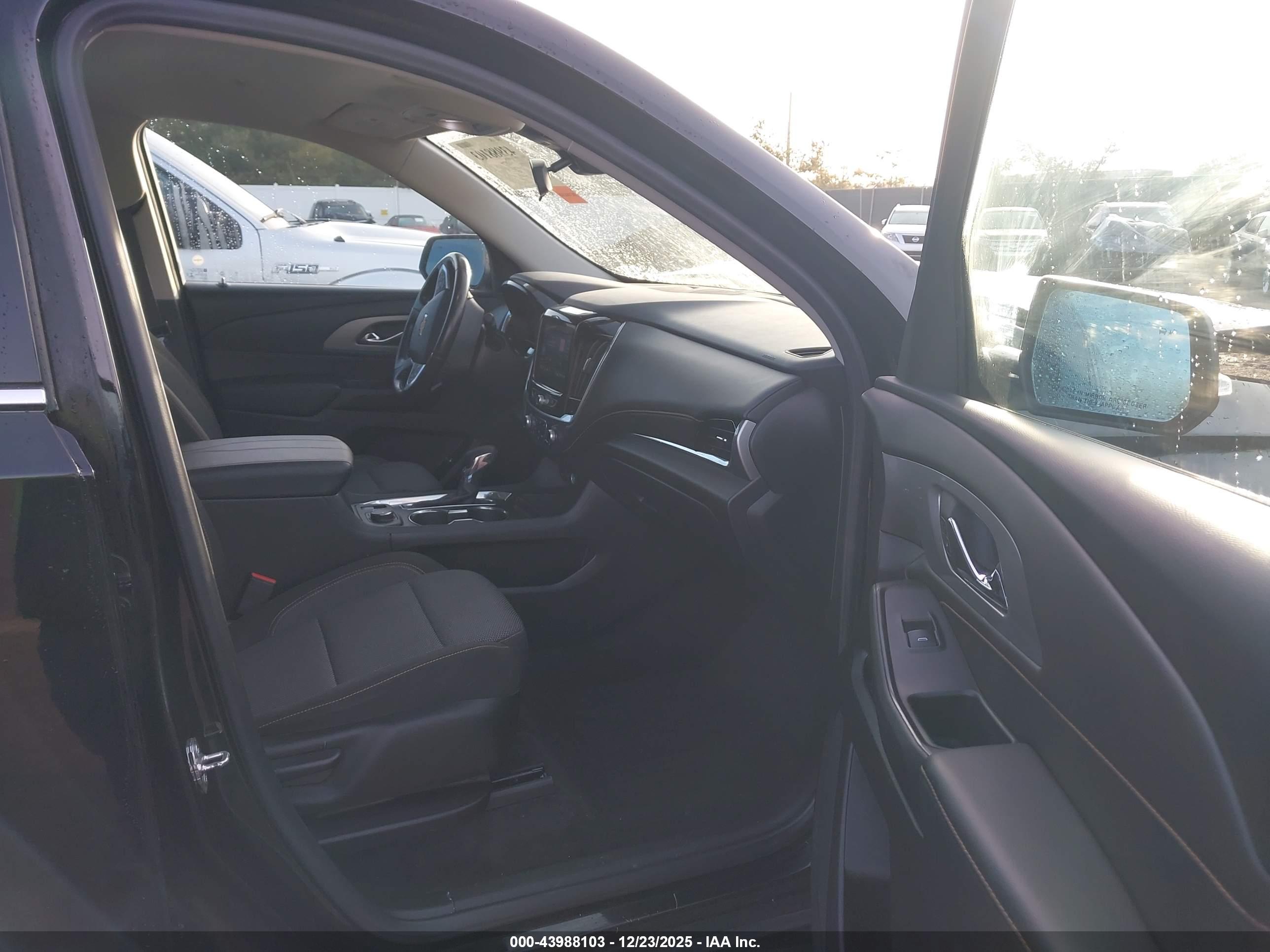 CHEVROLET TRAVERSE image 5