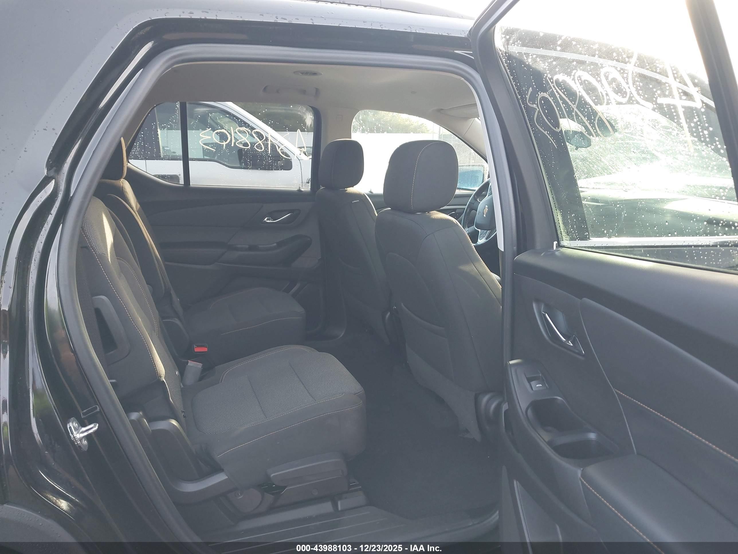 CHEVROLET TRAVERSE image 8