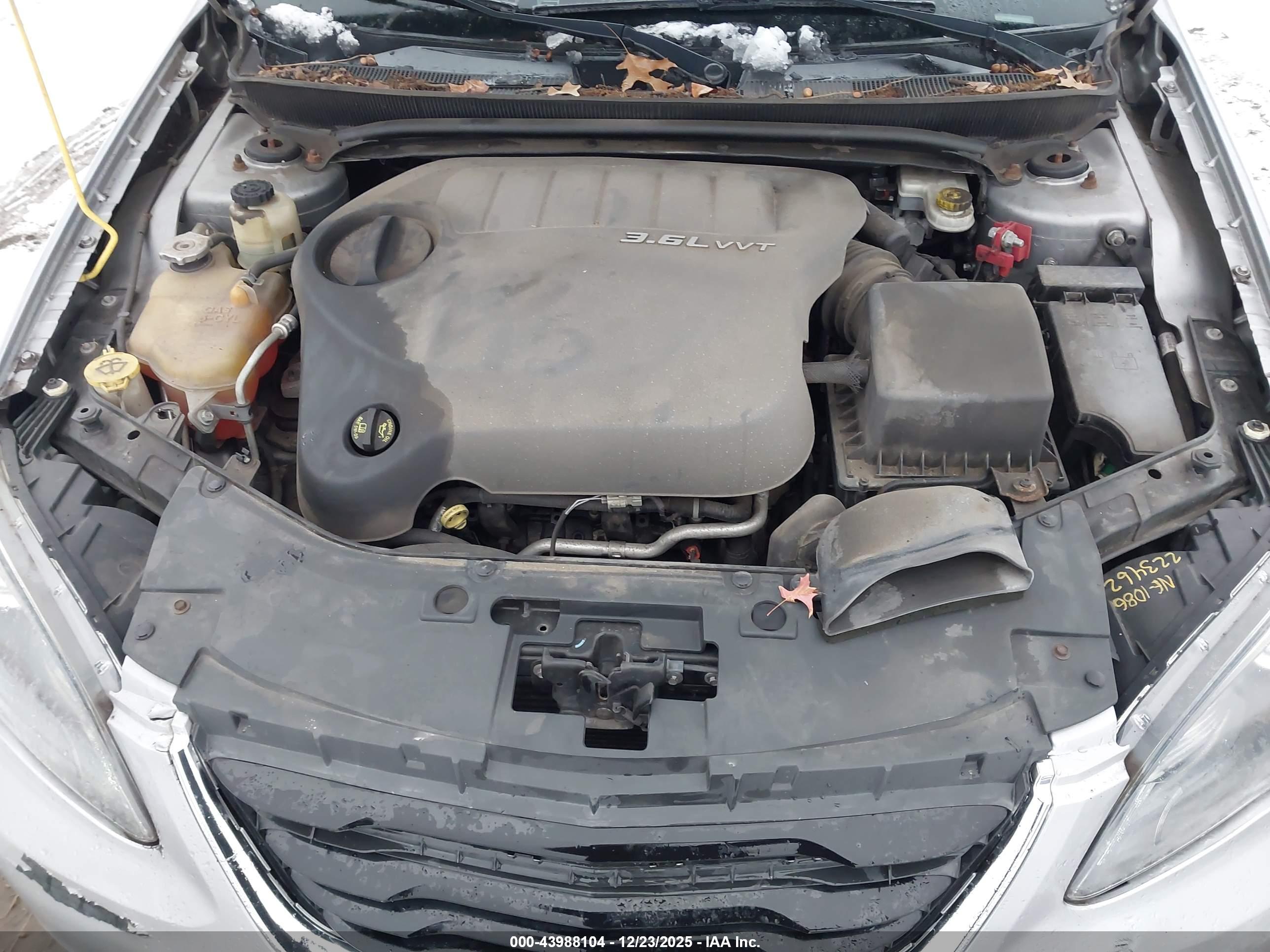 CHRYSLER 200 image 10