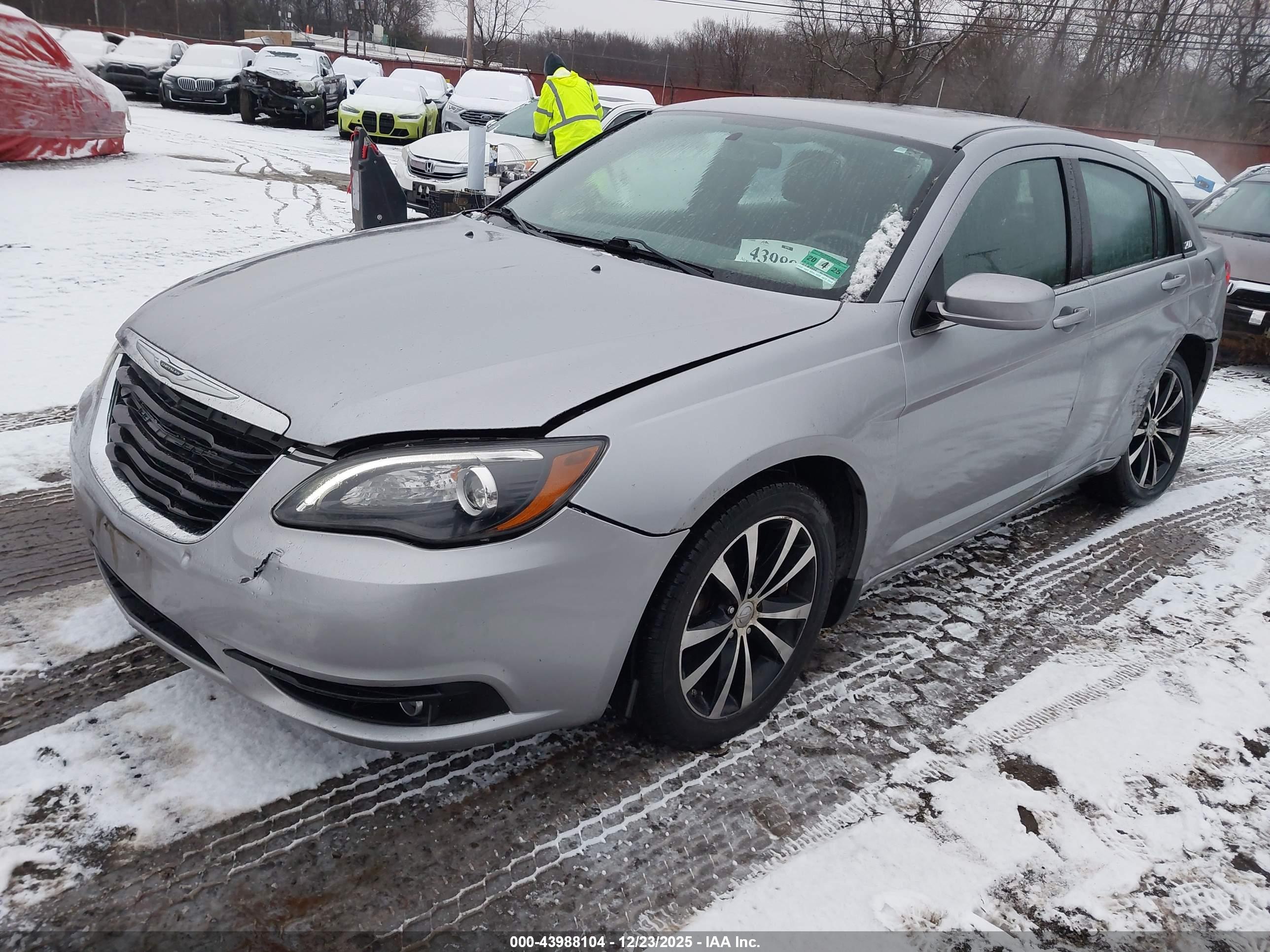 CHRYSLER 200 image 2