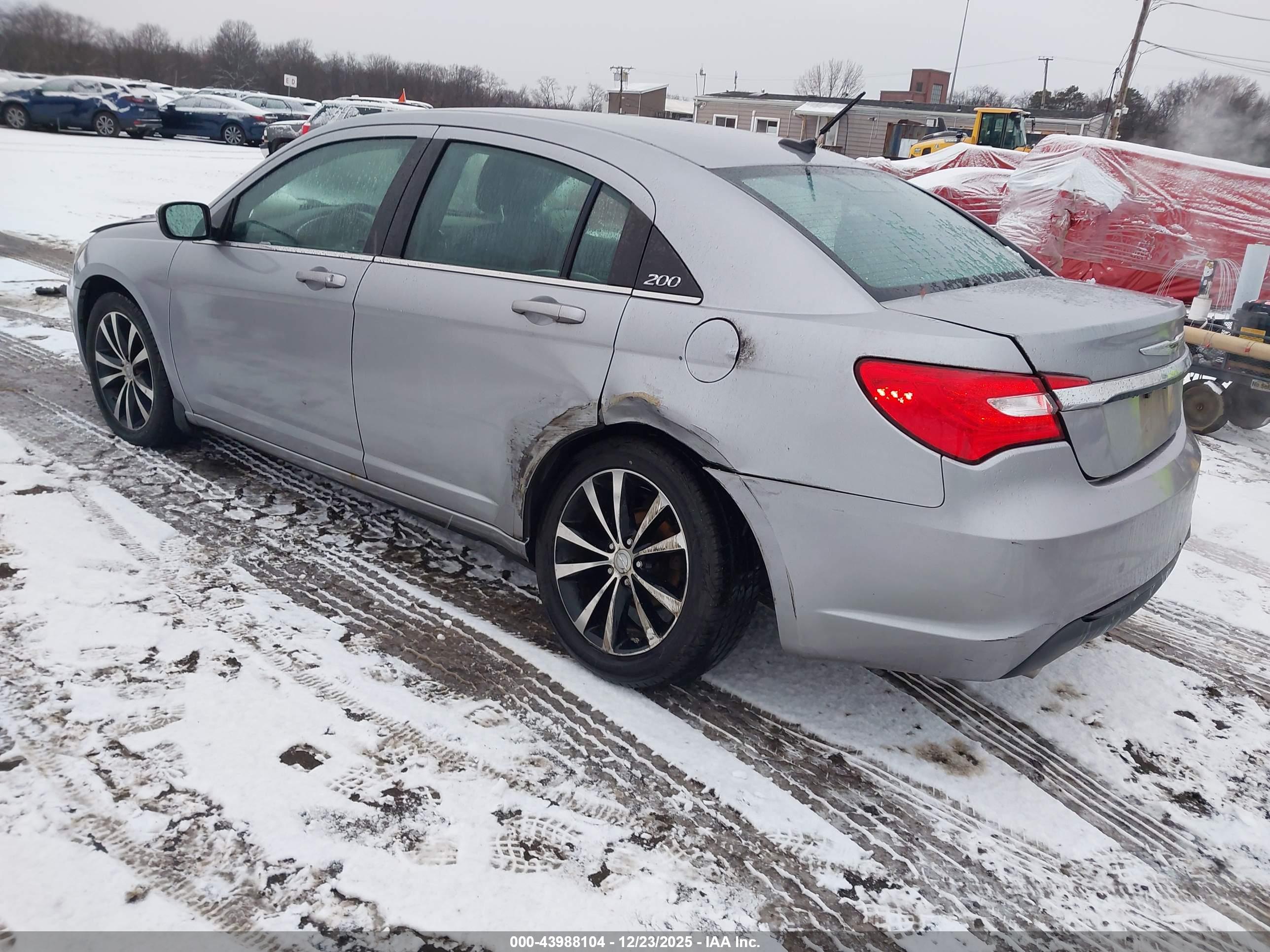 CHRYSLER 200 image 3