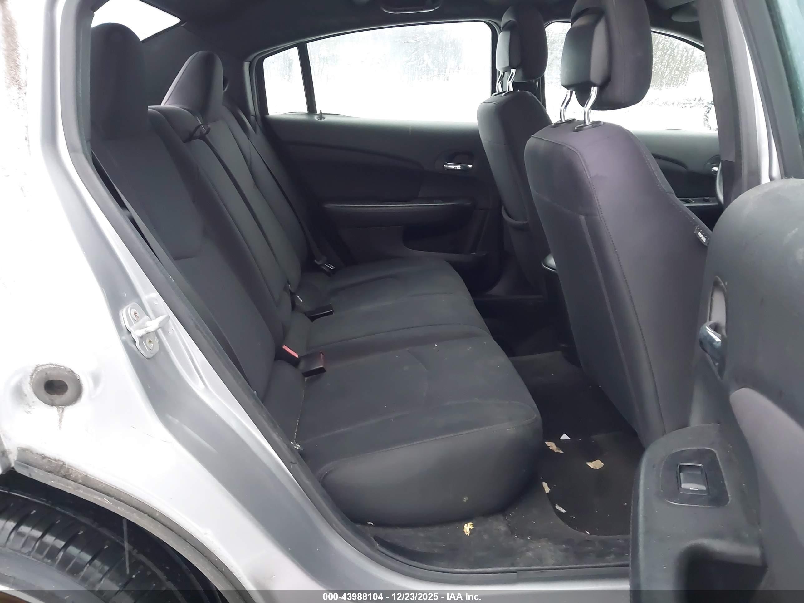 CHRYSLER 200 image 8