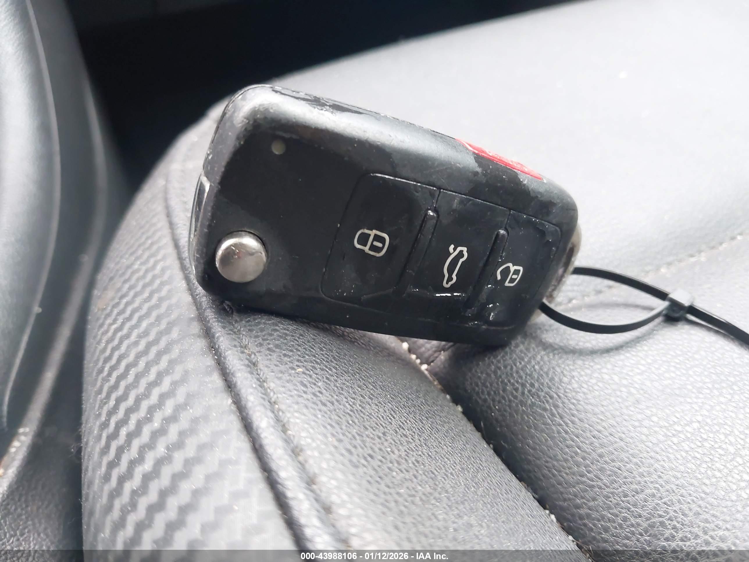 VOLKSWAGEN BEETLE image 11