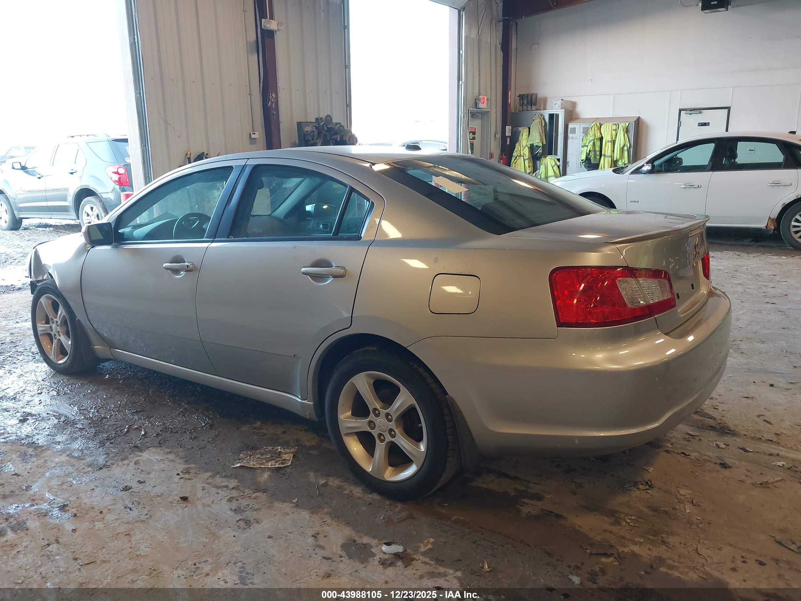 MITSUBISHI GALANT image 3