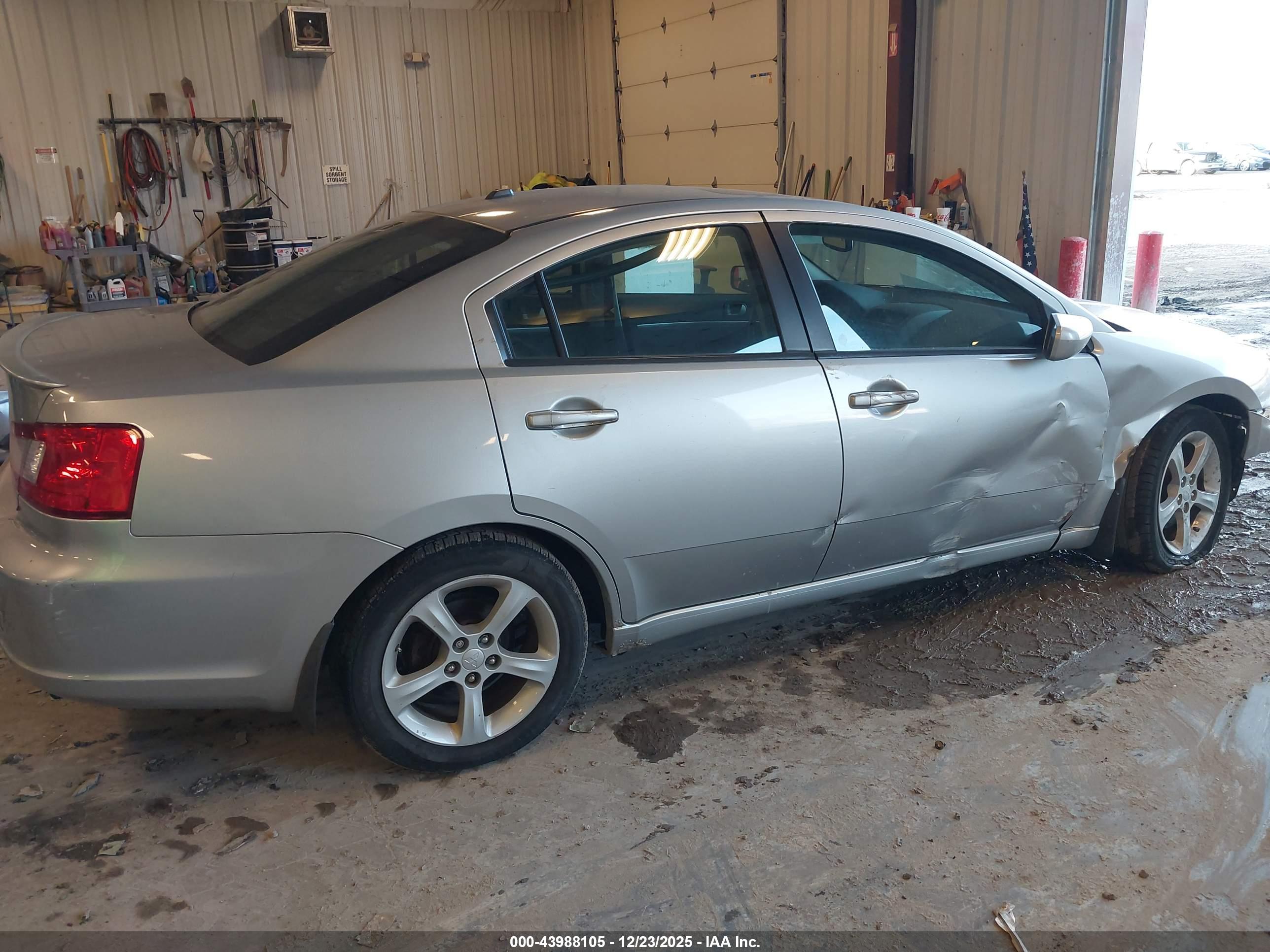 MITSUBISHI GALANT image 4