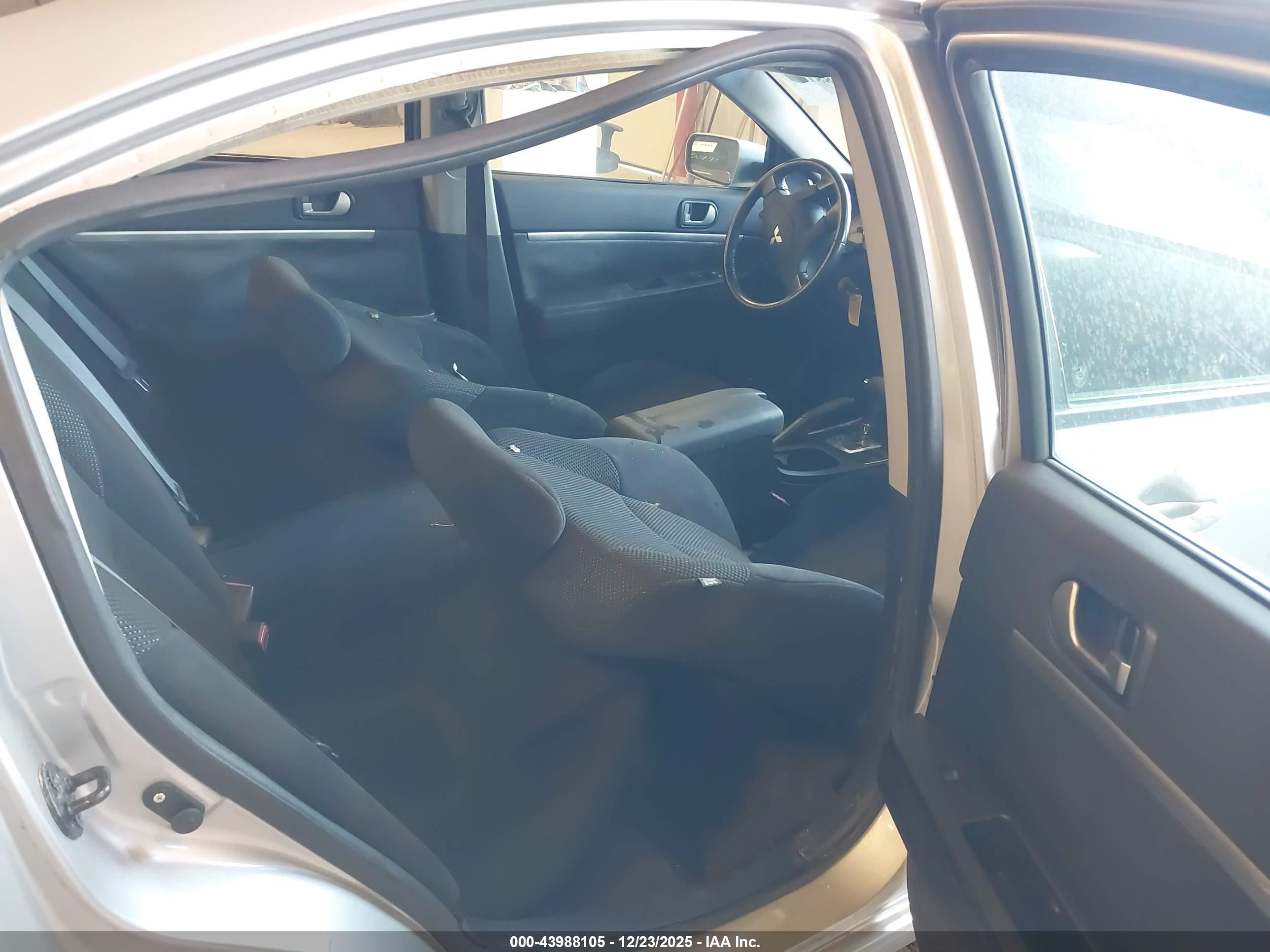 MITSUBISHI GALANT image 8