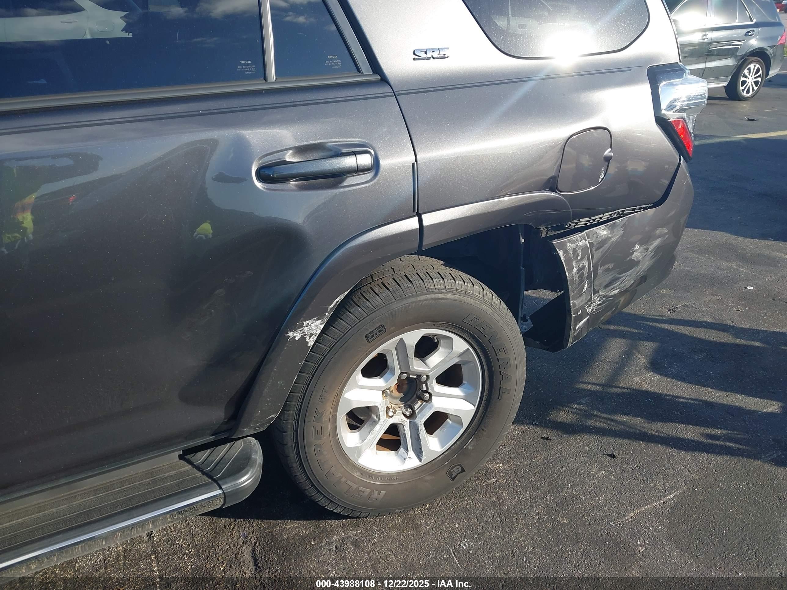 TOYOTA 4RUNNER image 6