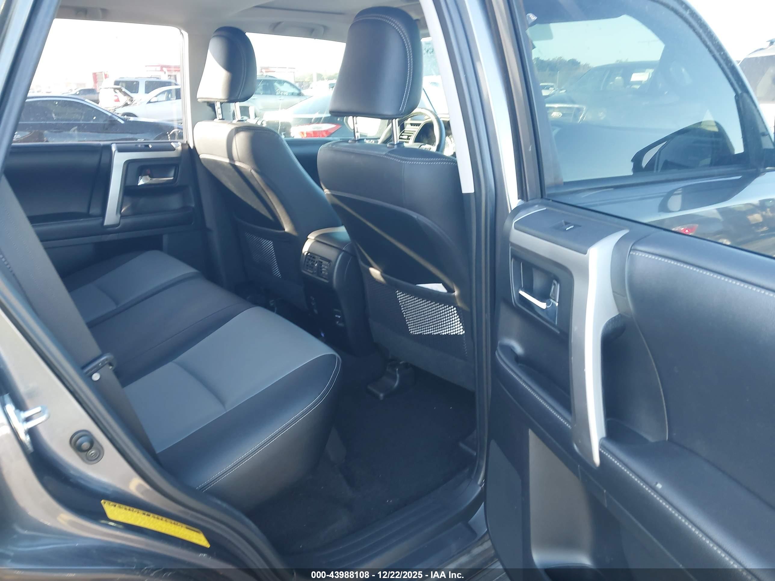TOYOTA 4RUNNER image 8