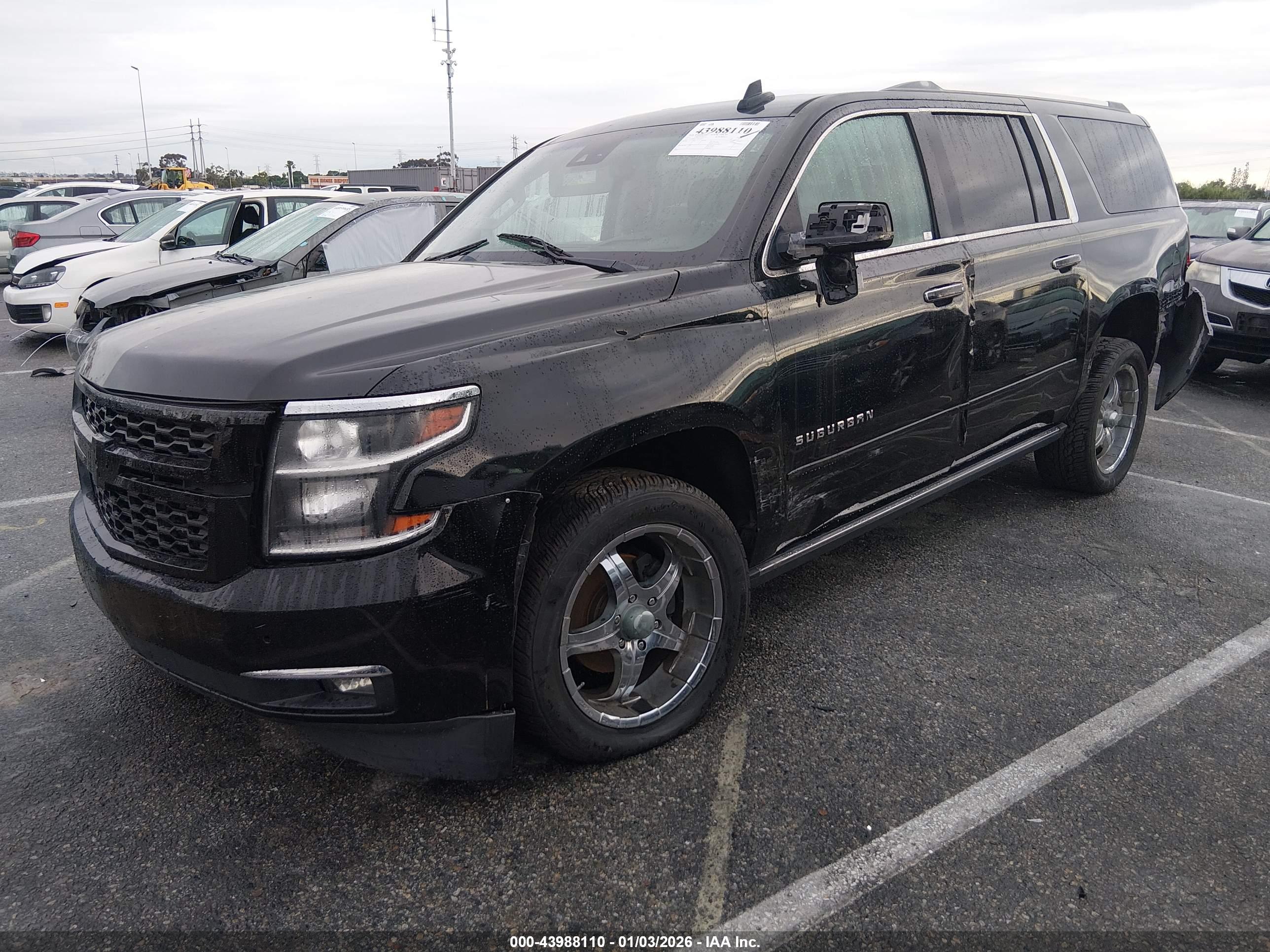 CHEVROLET SUBURBAN image 2