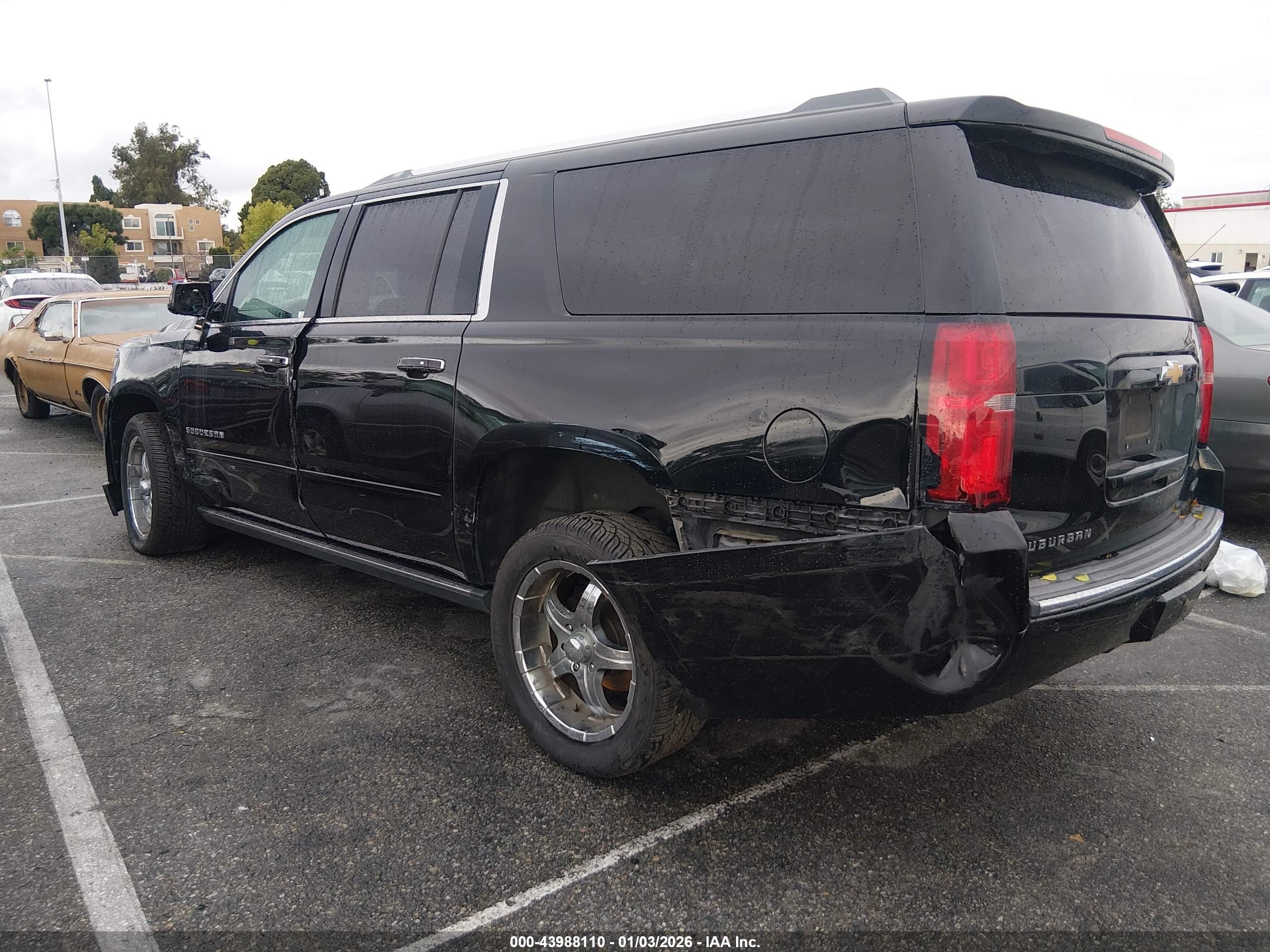 CHEVROLET SUBURBAN image 3