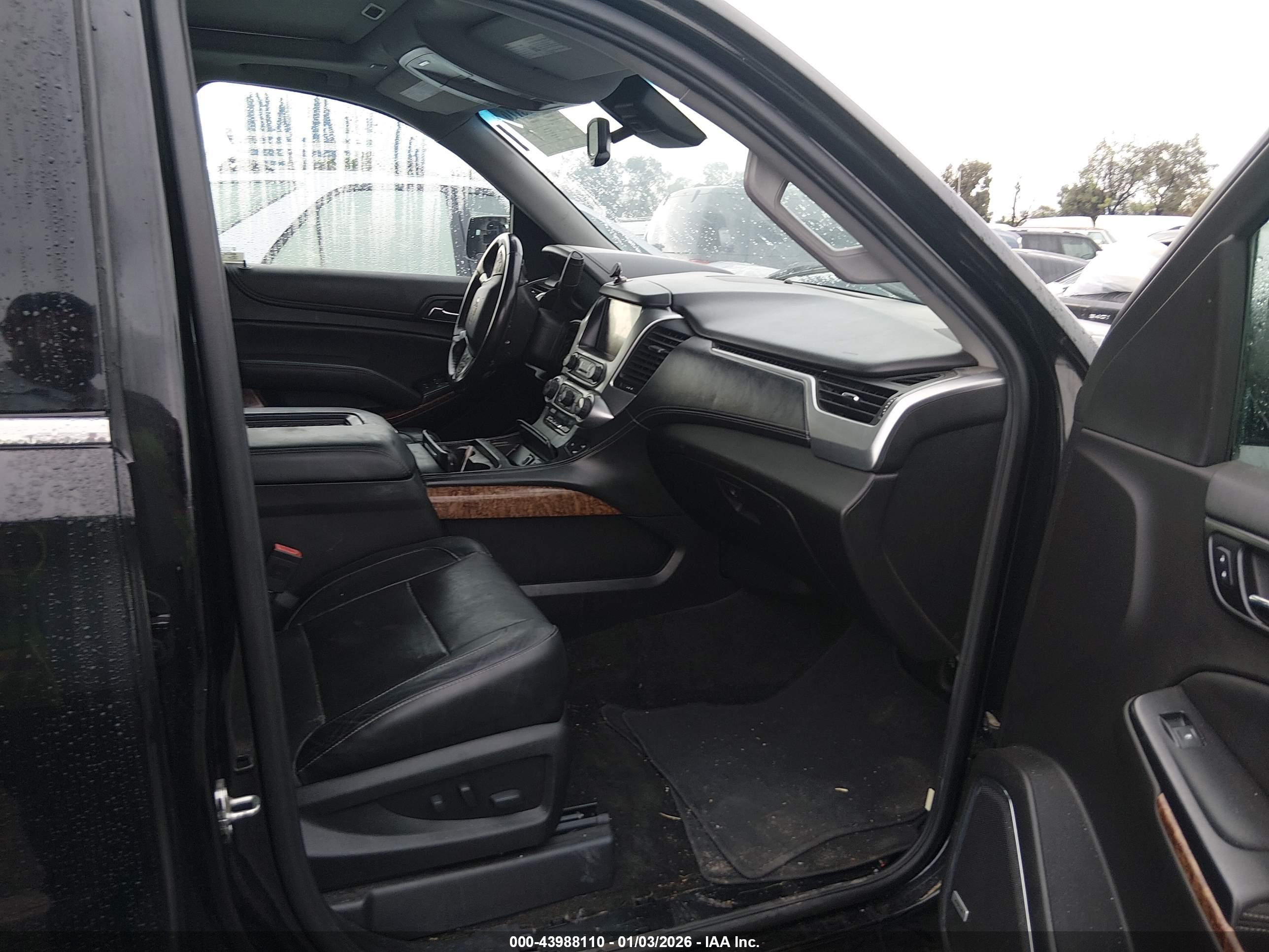 CHEVROLET SUBURBAN image 5