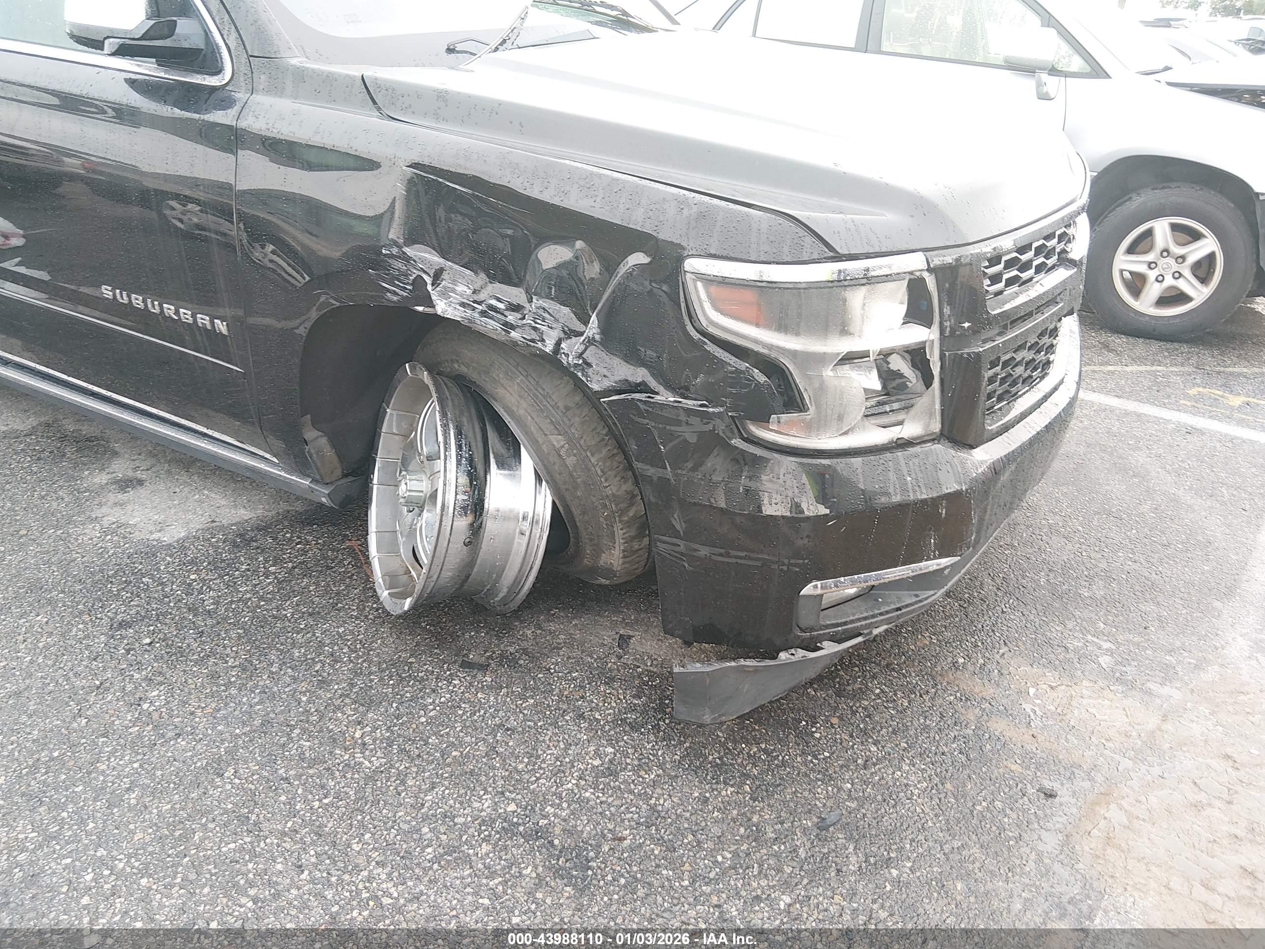 CHEVROLET SUBURBAN image 6