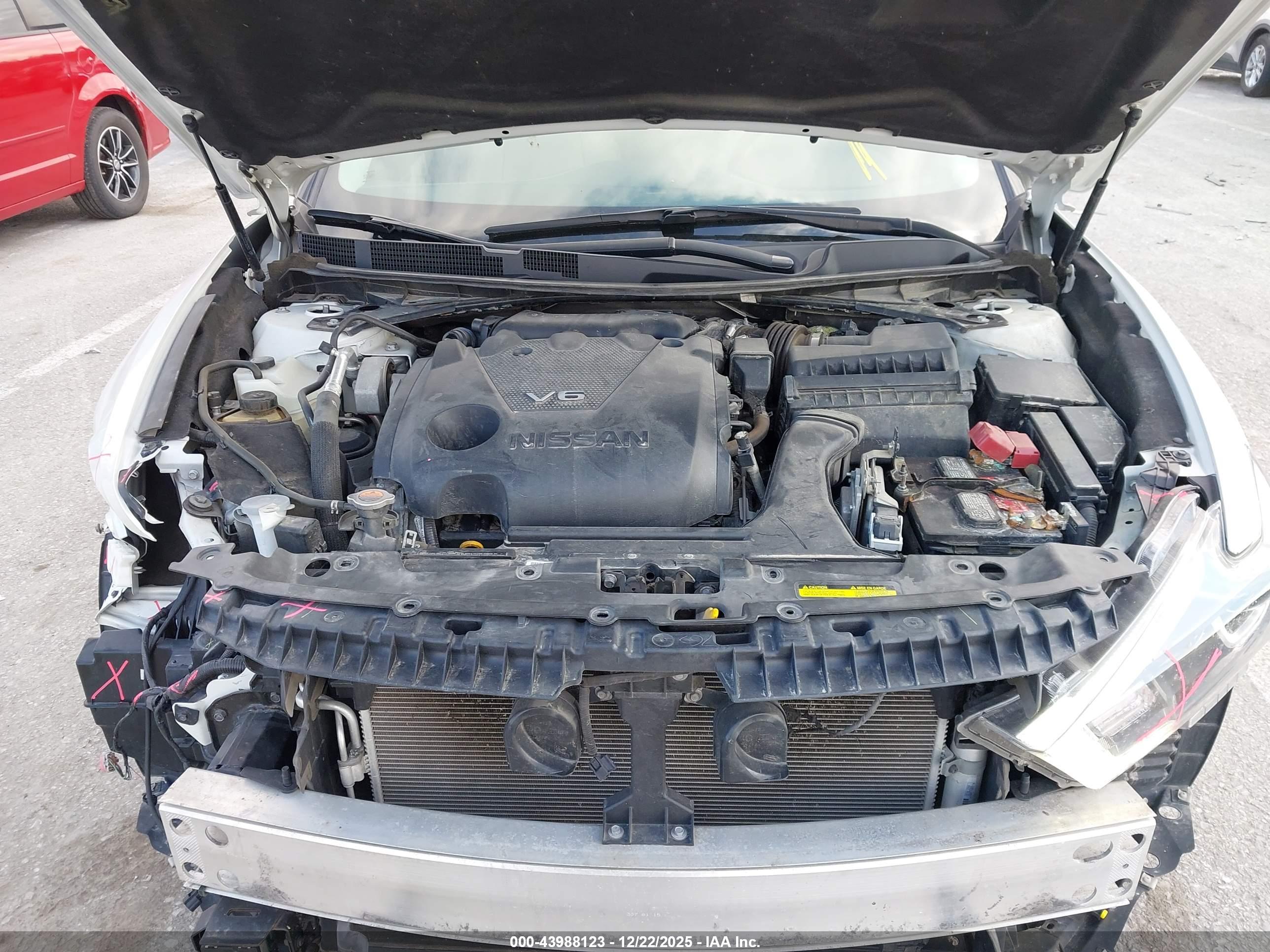 NISSAN MAXIMA image 10