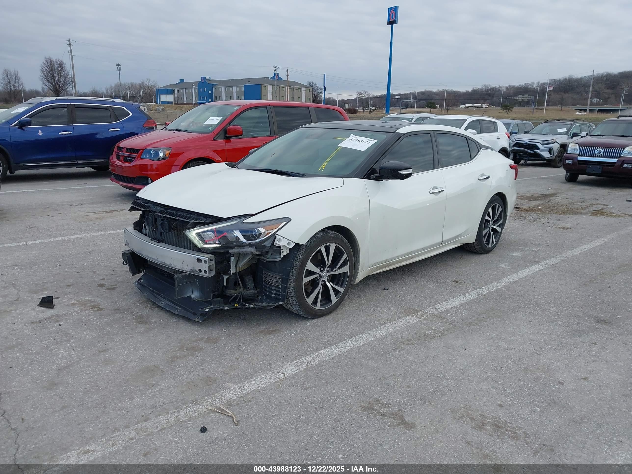 NISSAN MAXIMA image 2