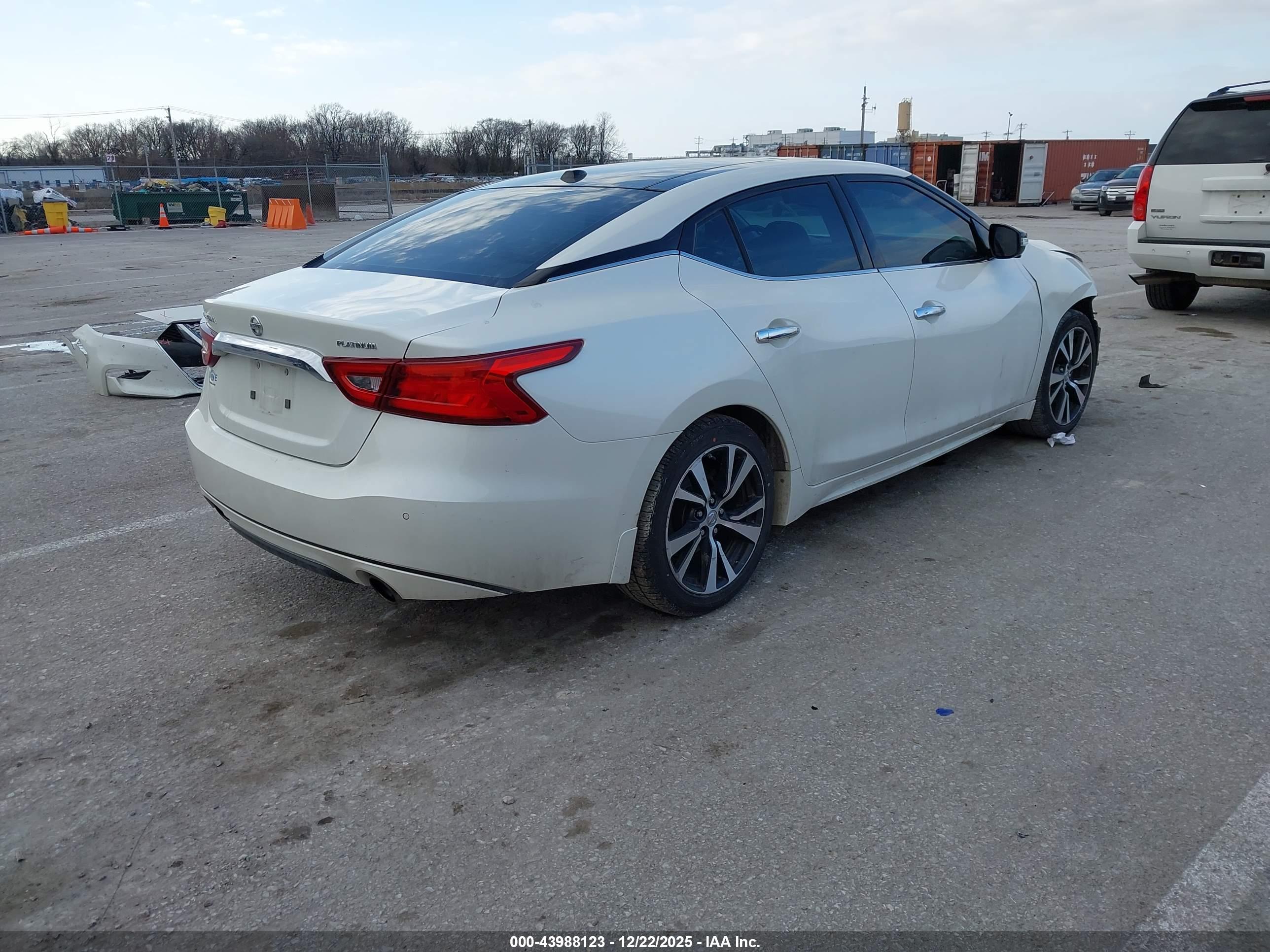 NISSAN MAXIMA image 4