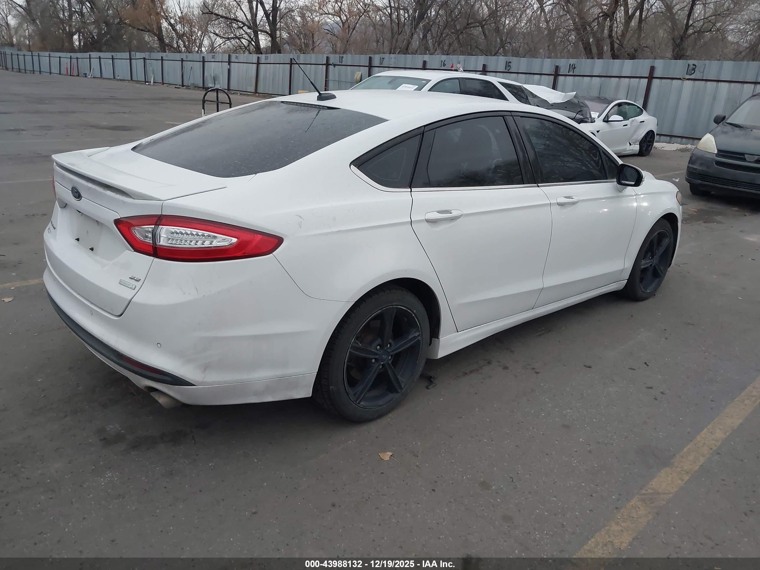 FORD FUSION image 4