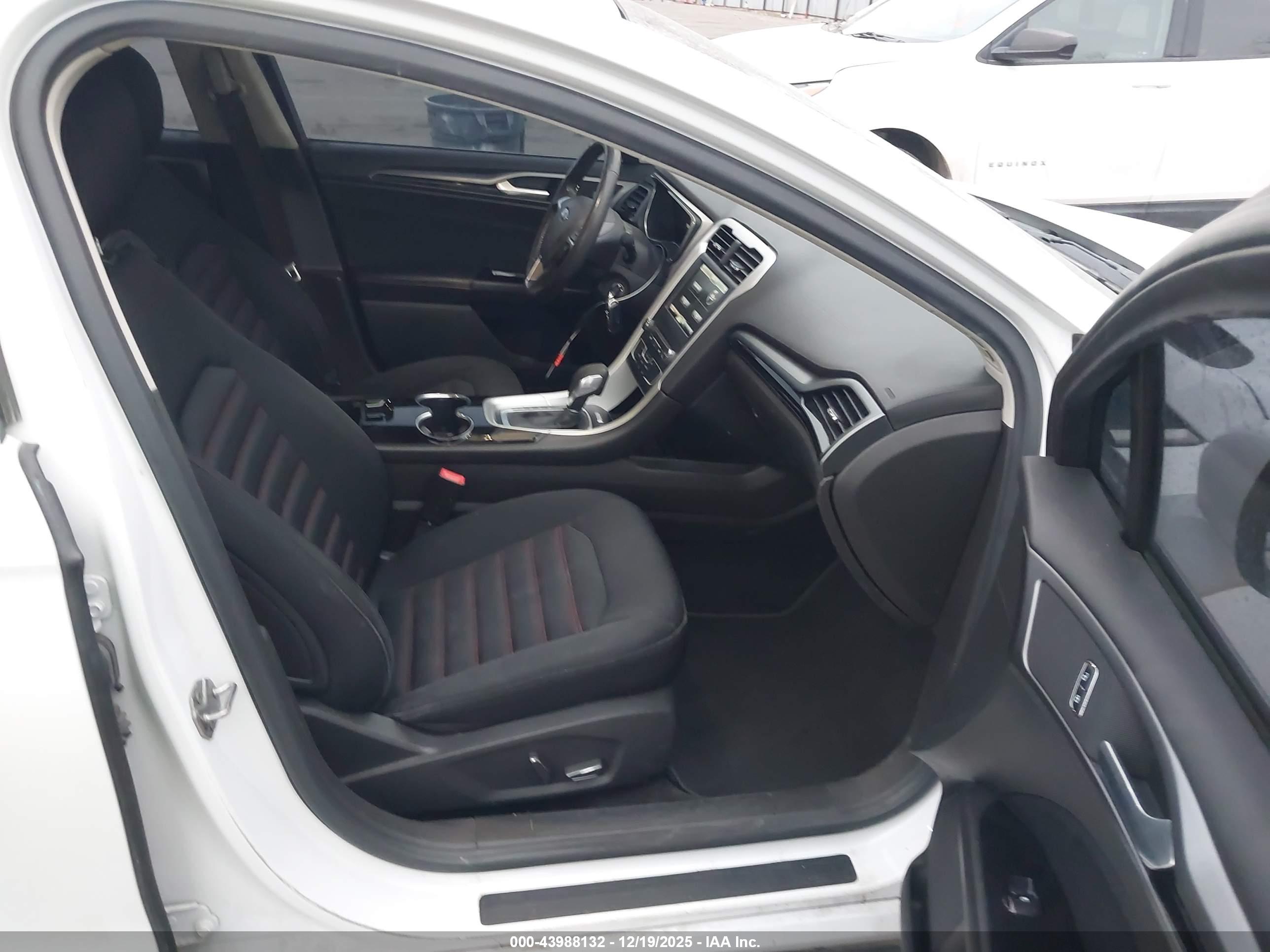 FORD FUSION image 5