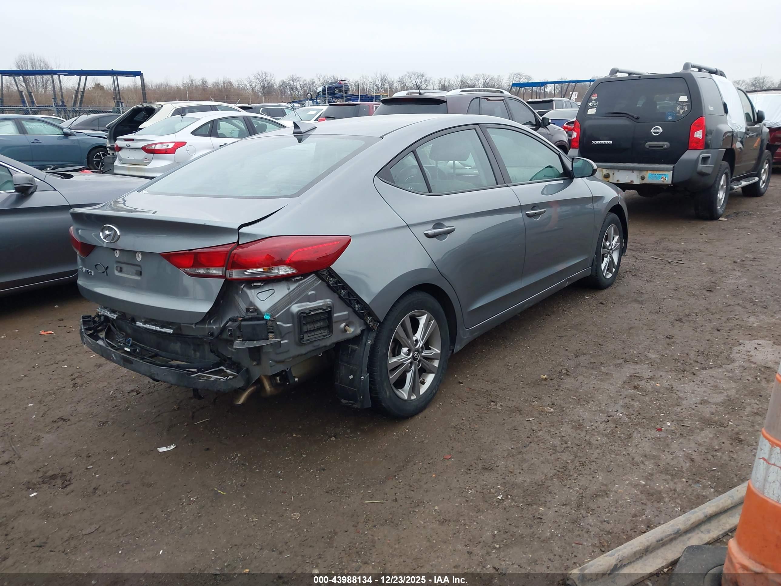 HYUNDAI ELANTRA image 4