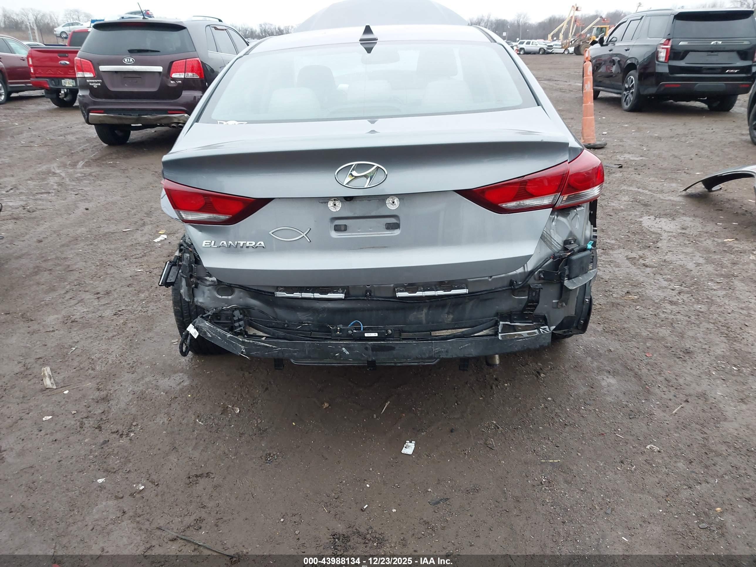 HYUNDAI ELANTRA image 6