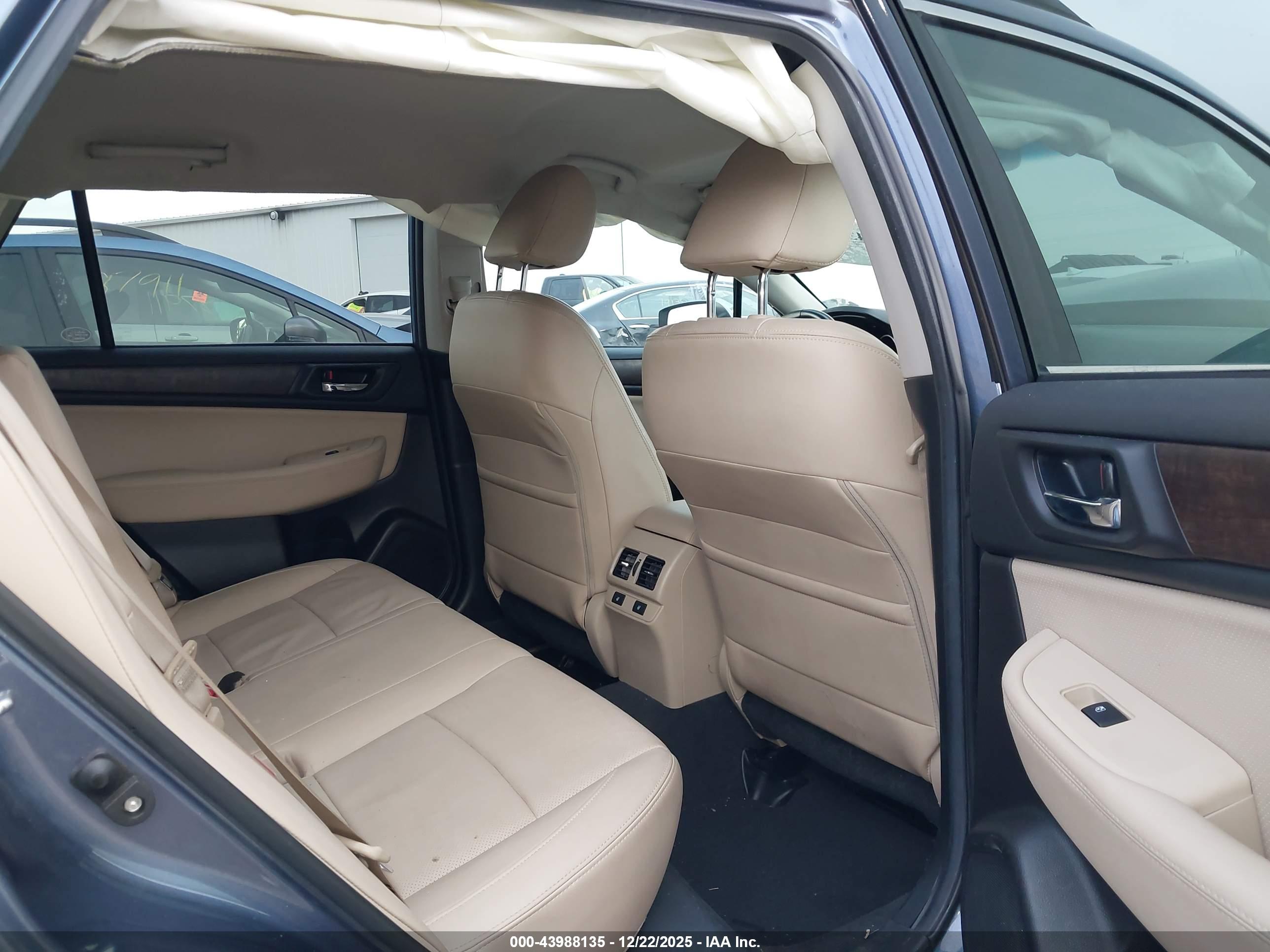 SUBARU OUTBACK image 8