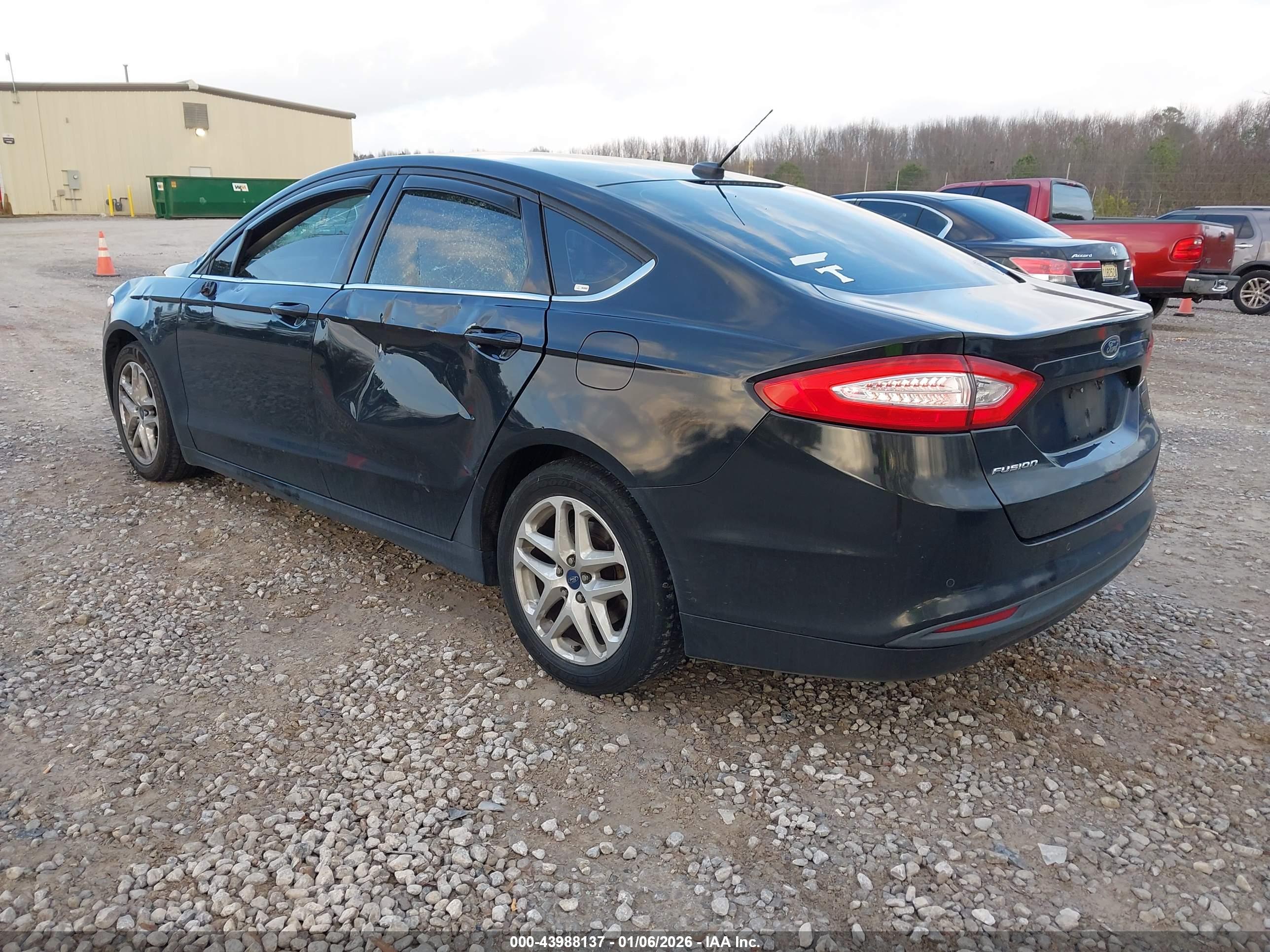 FORD FUSION image 3
