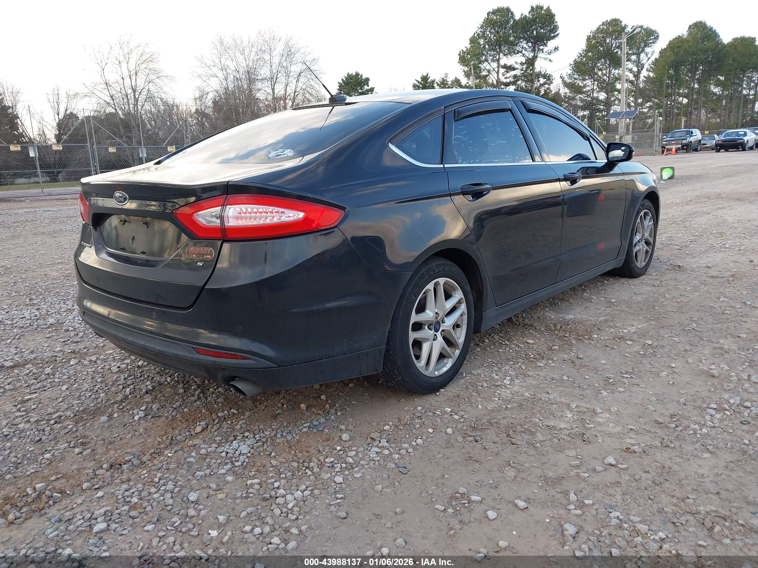 FORD FUSION image 4