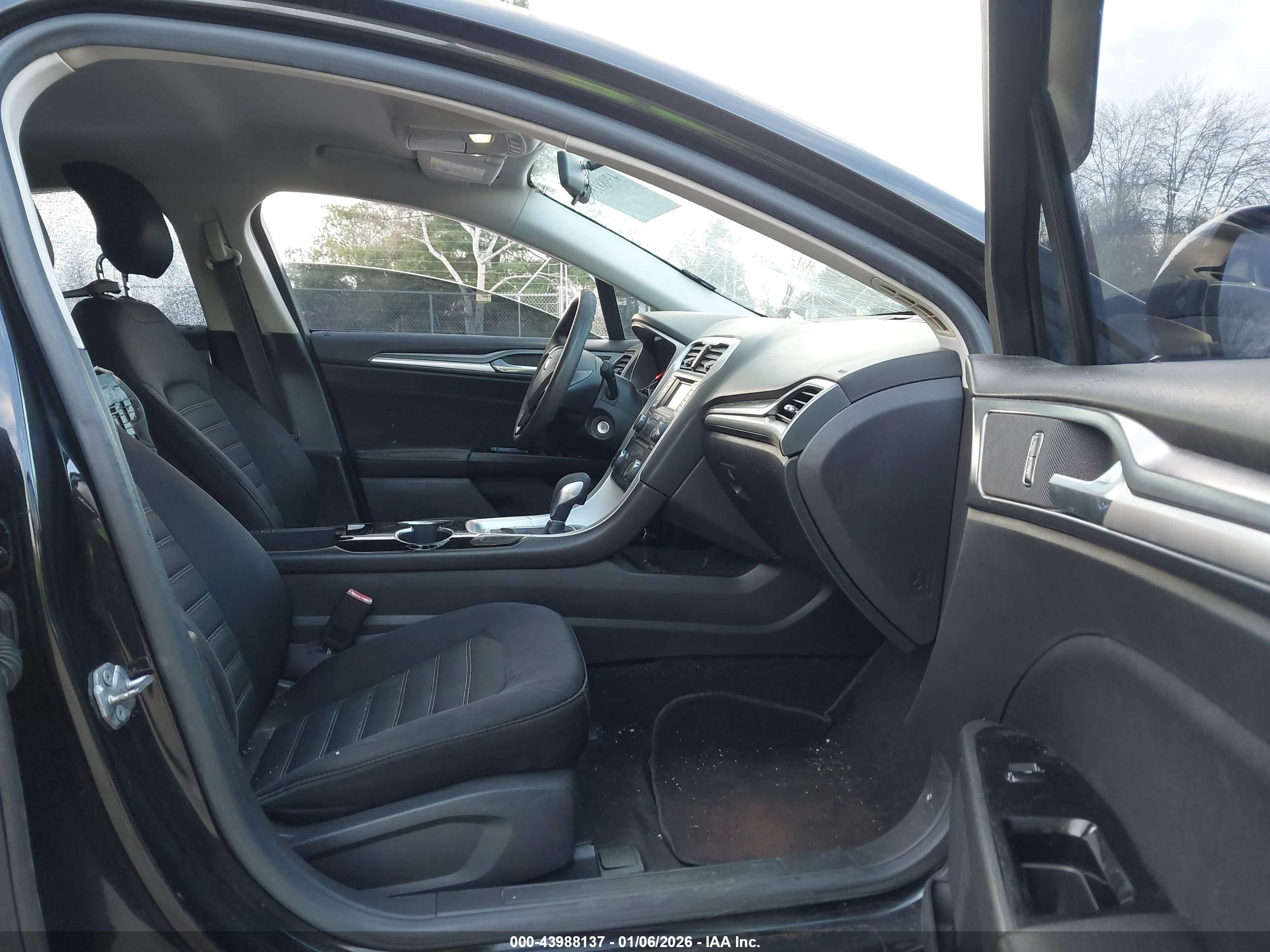 FORD FUSION image 5