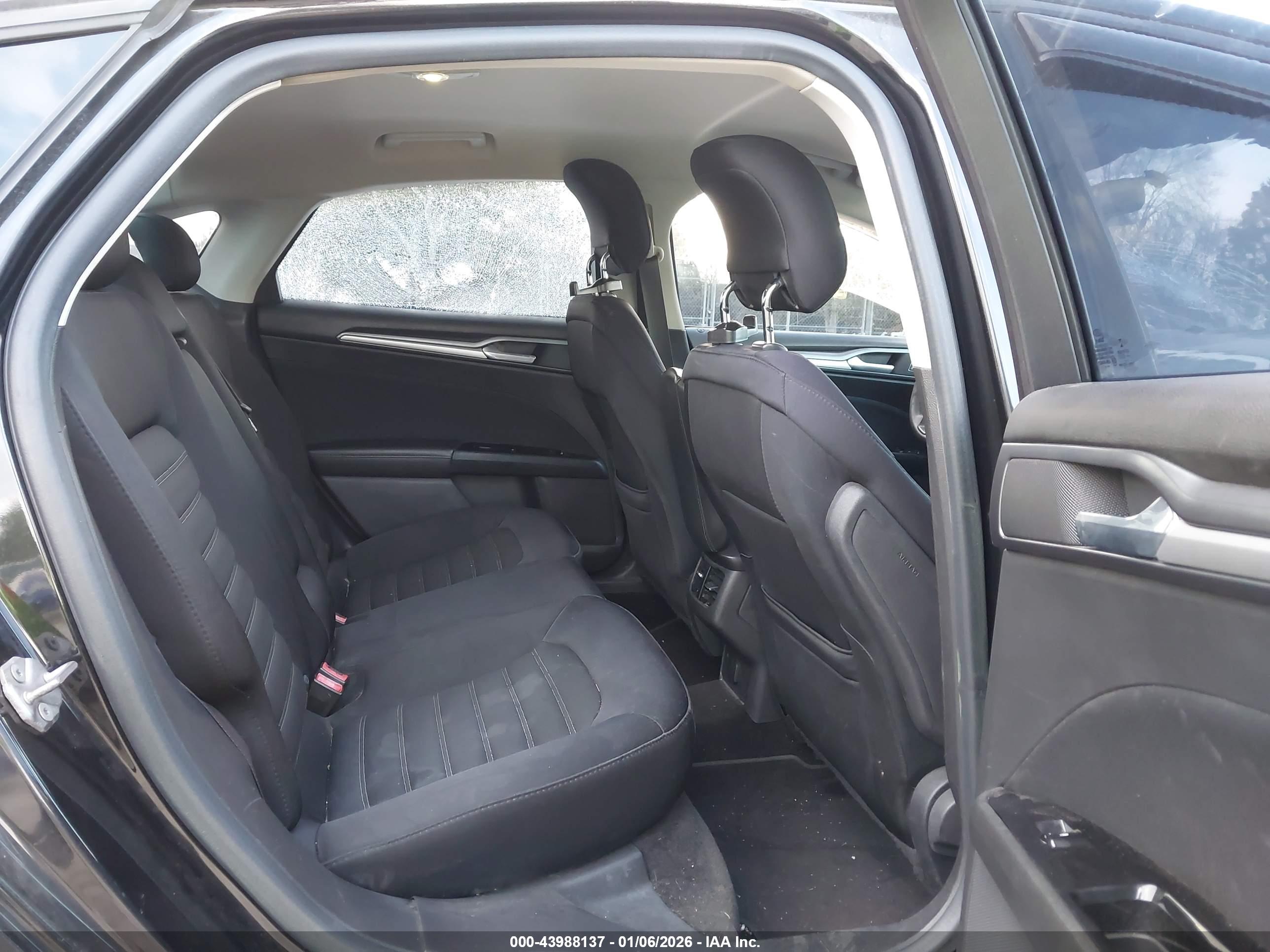 FORD FUSION image 8