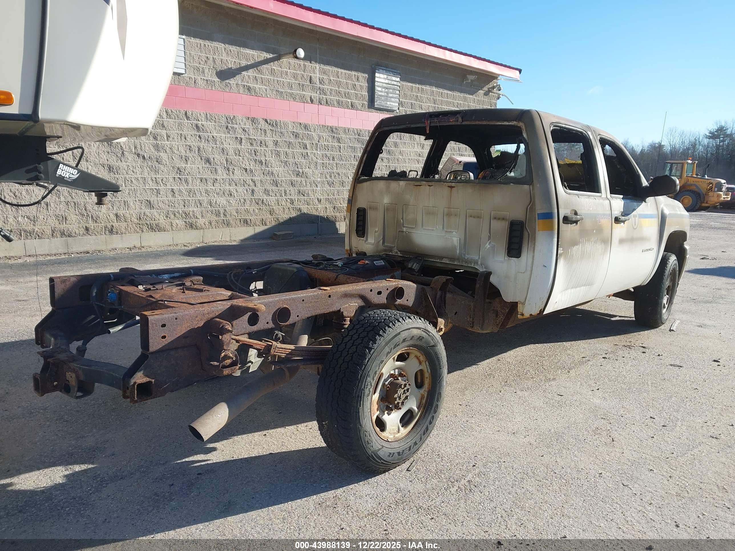 CHEVROLET SILVERADO image 4