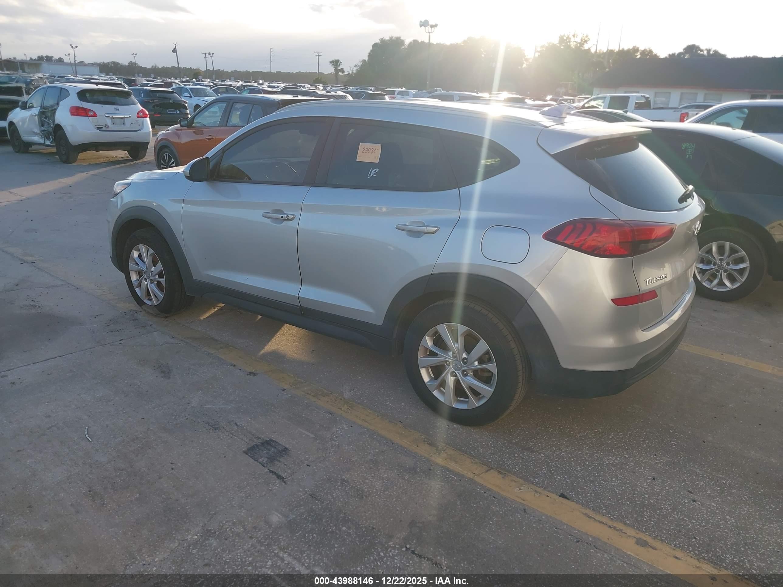 HYUNDAI TUCSON image 3