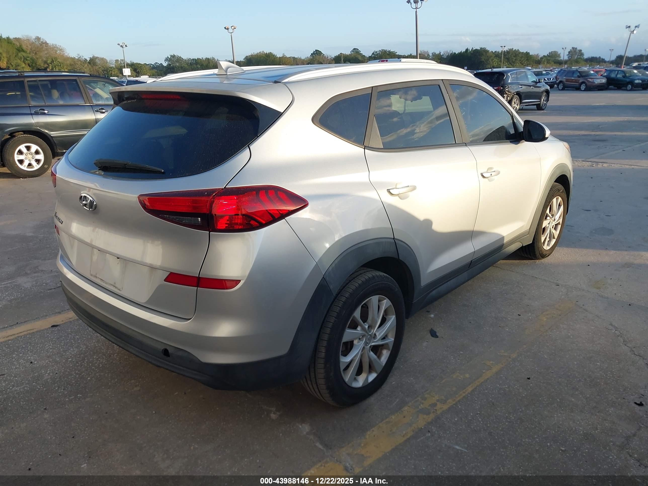 HYUNDAI TUCSON image 4