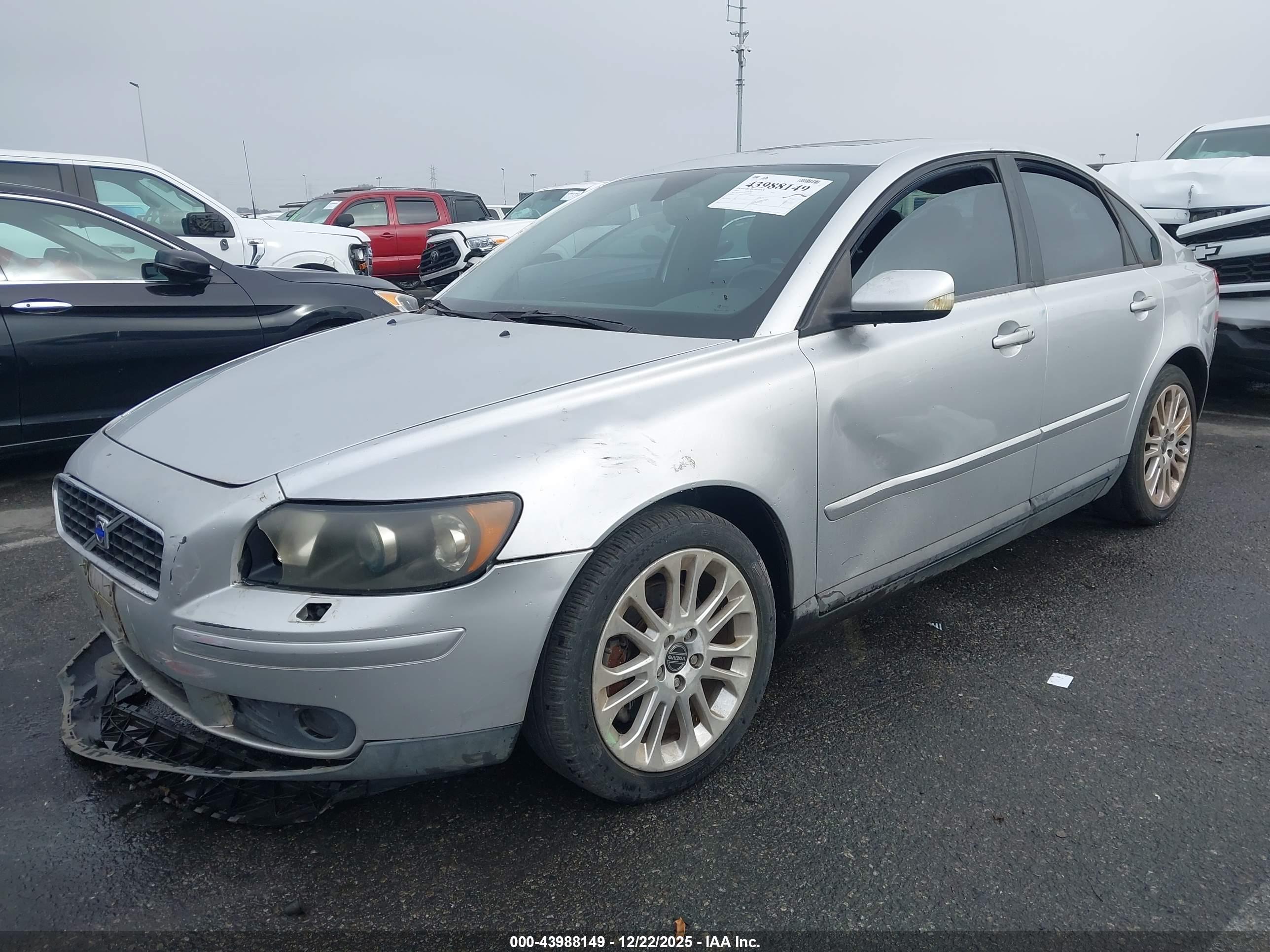 VOLVO S40 image 2