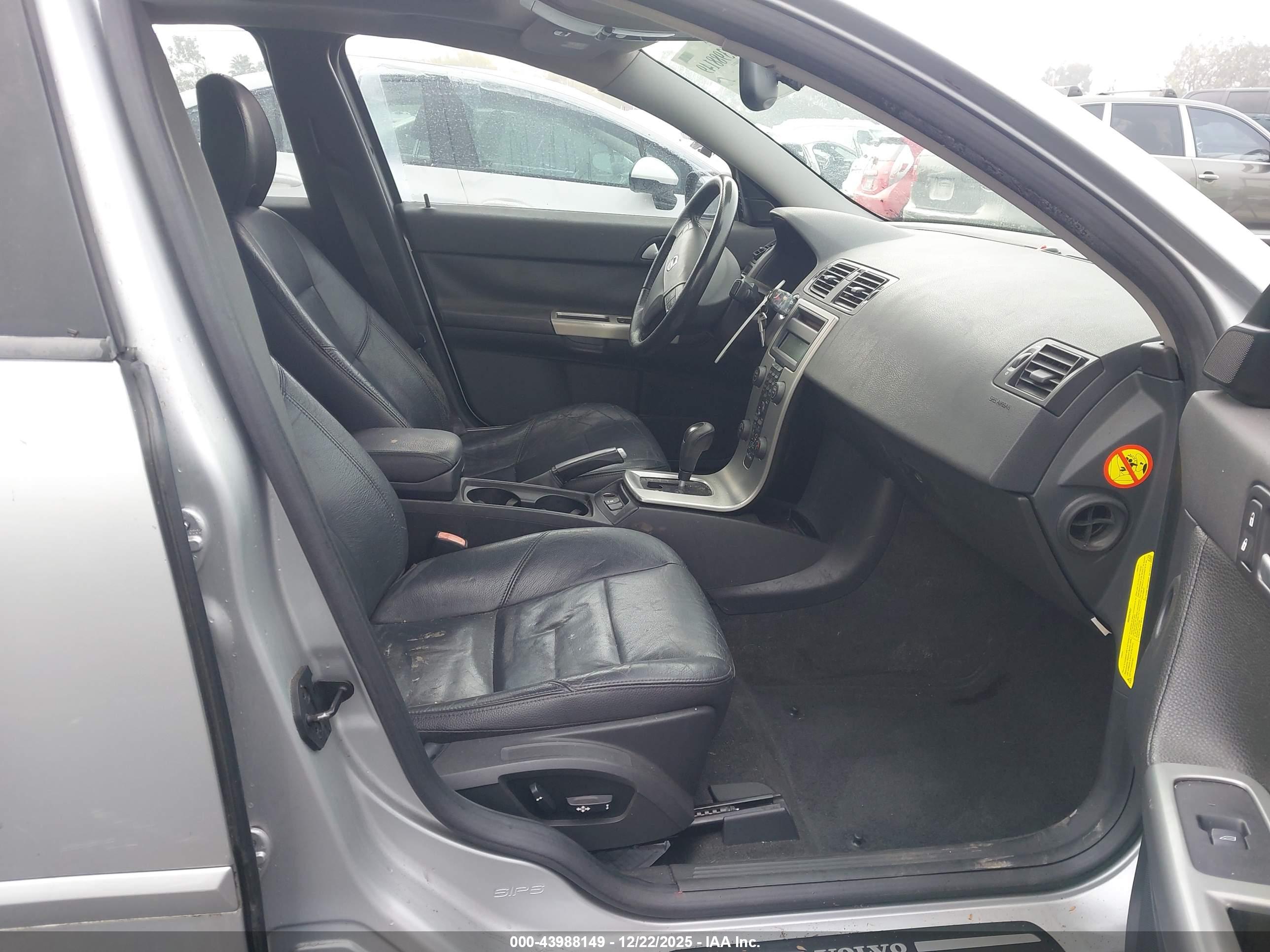 VOLVO S40 image 5