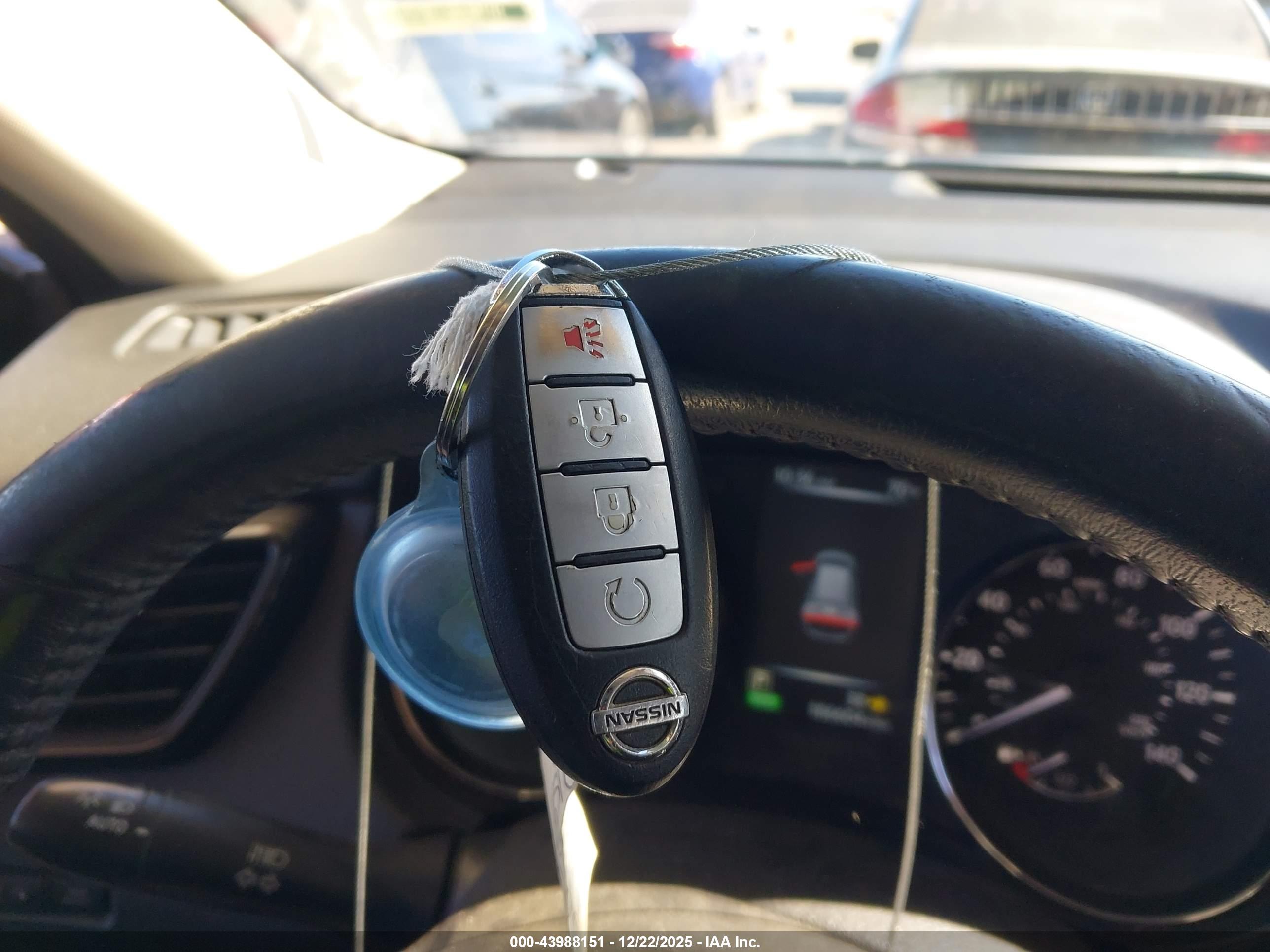 NISSAN ROGUE image 11