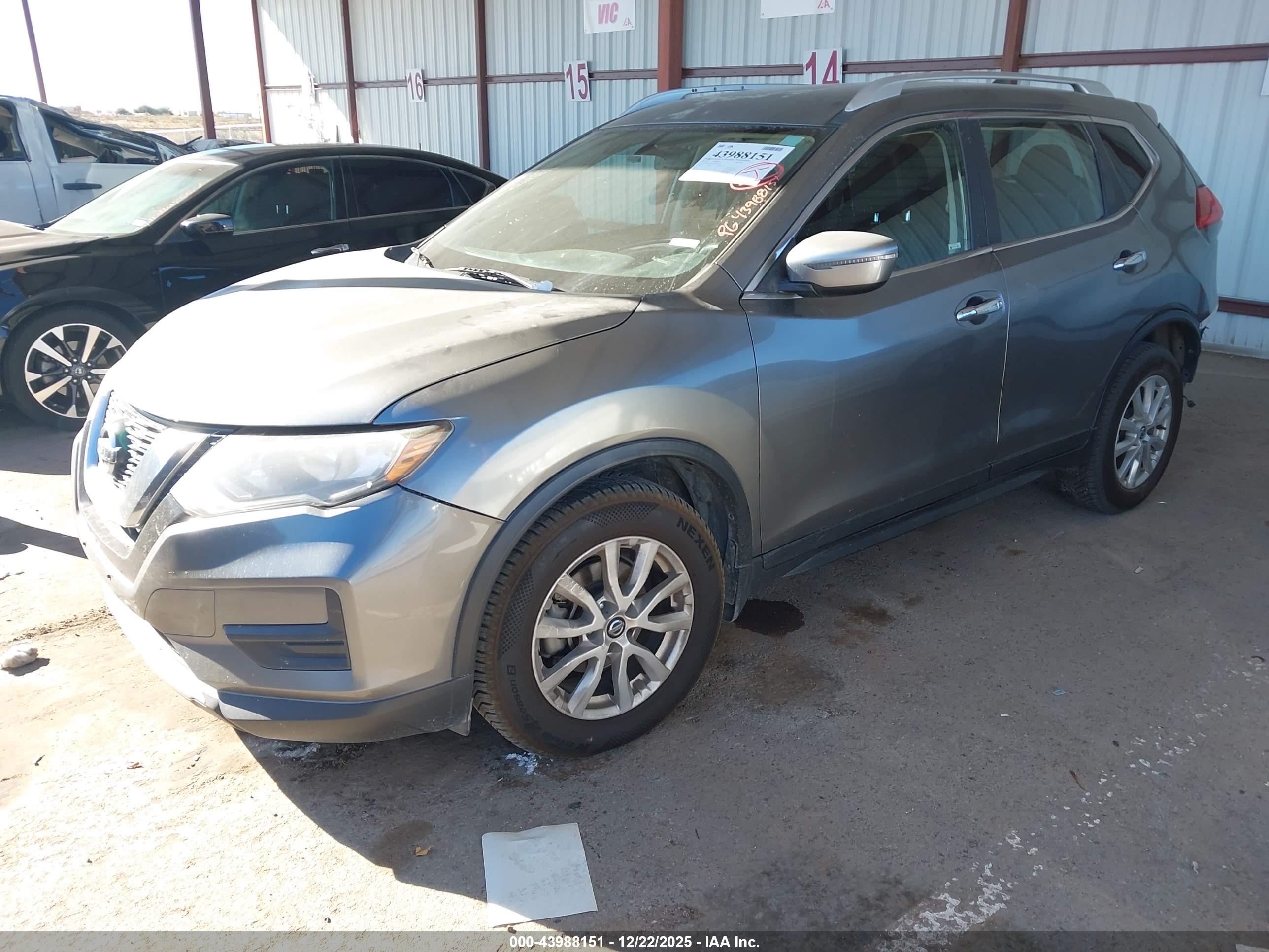 NISSAN ROGUE image 2
