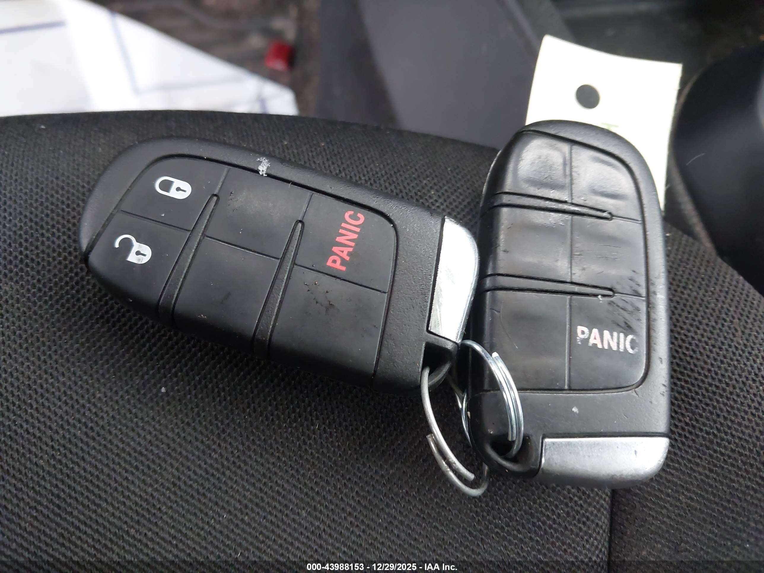 JEEP RENEGADE image 11